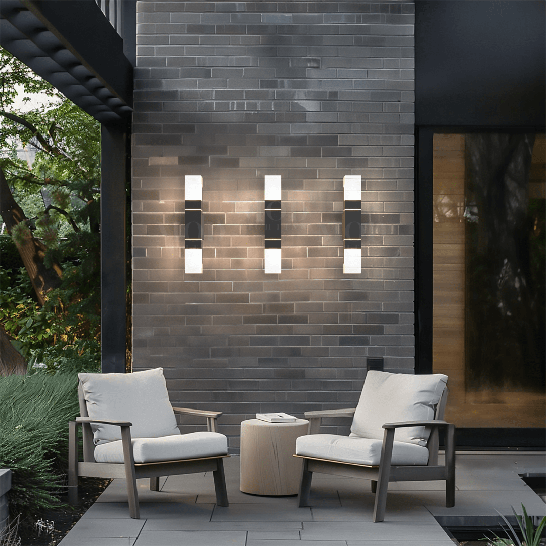 Contemporary Black Aluminium Wall Light – Weatherproof Outdoor Lighting Solution