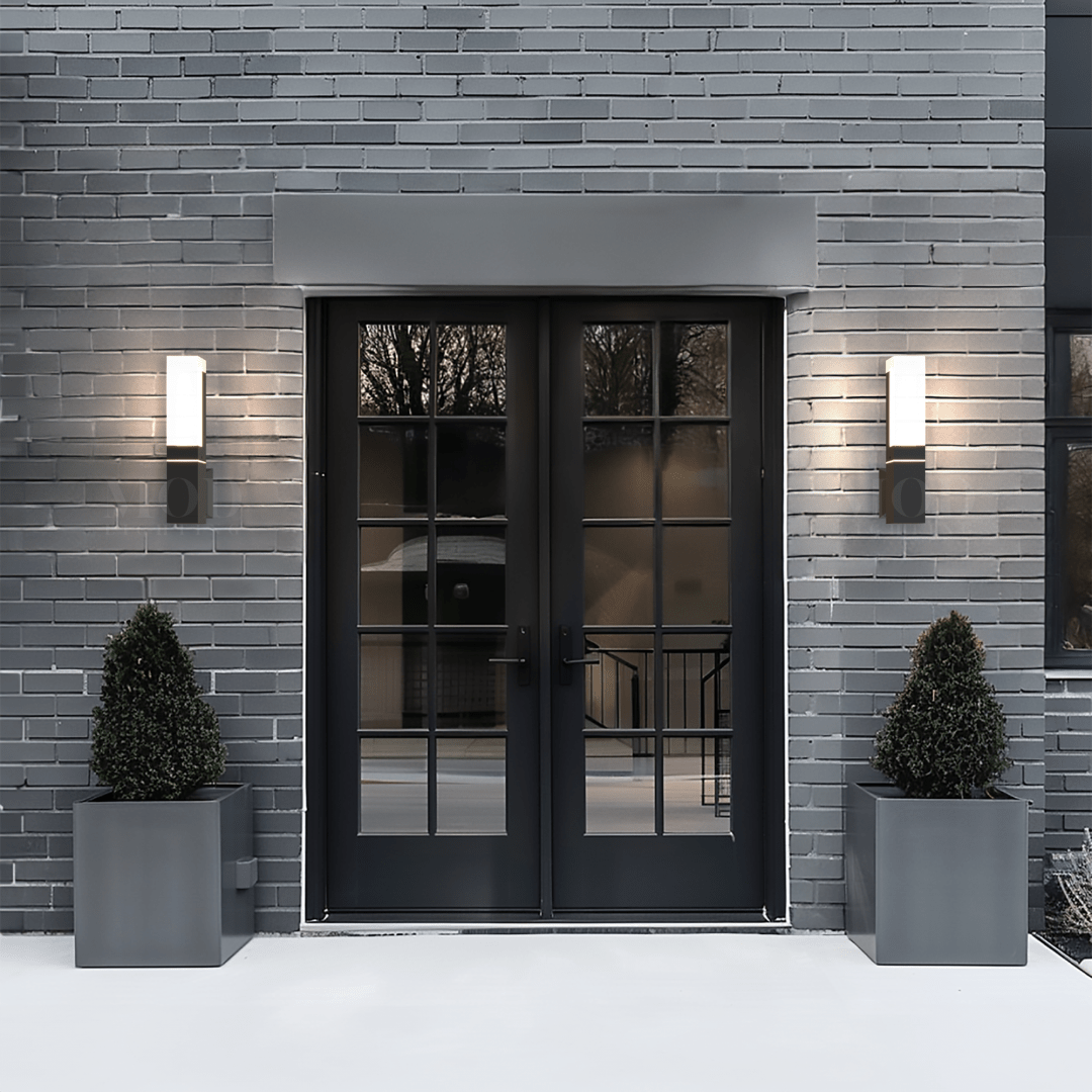 Contemporary Black Aluminium Wall Light – Weatherproof Outdoor Lighting Solution
