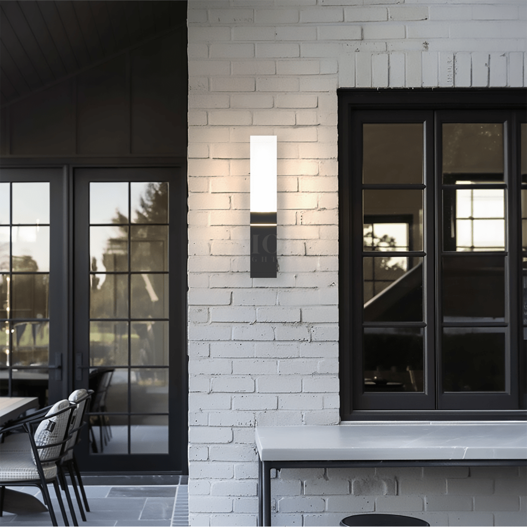 Contemporary Black Aluminium Wall Light – Weatherproof Outdoor Lighting Solution