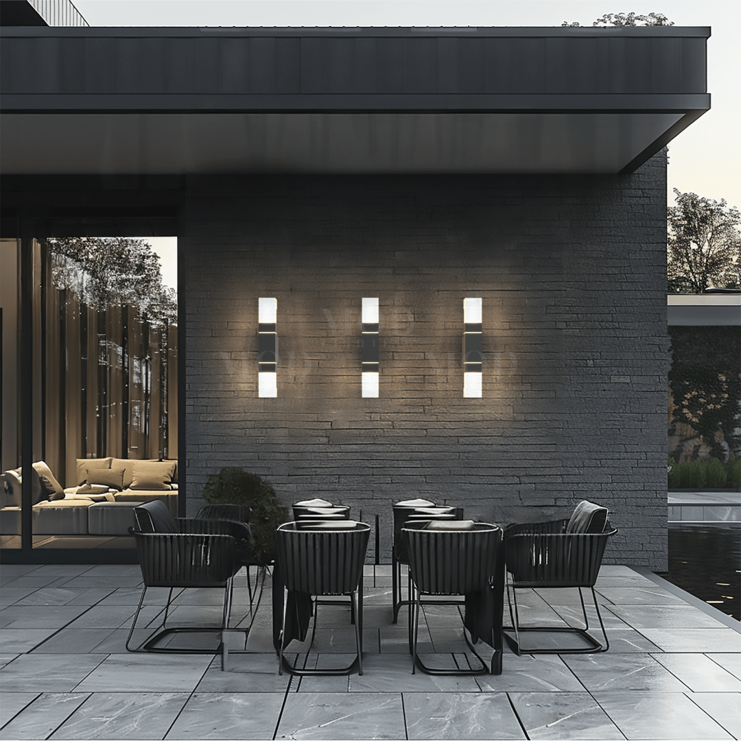 Contemporary Black Aluminium Wall Light – Weatherproof Outdoor Lighting Solution