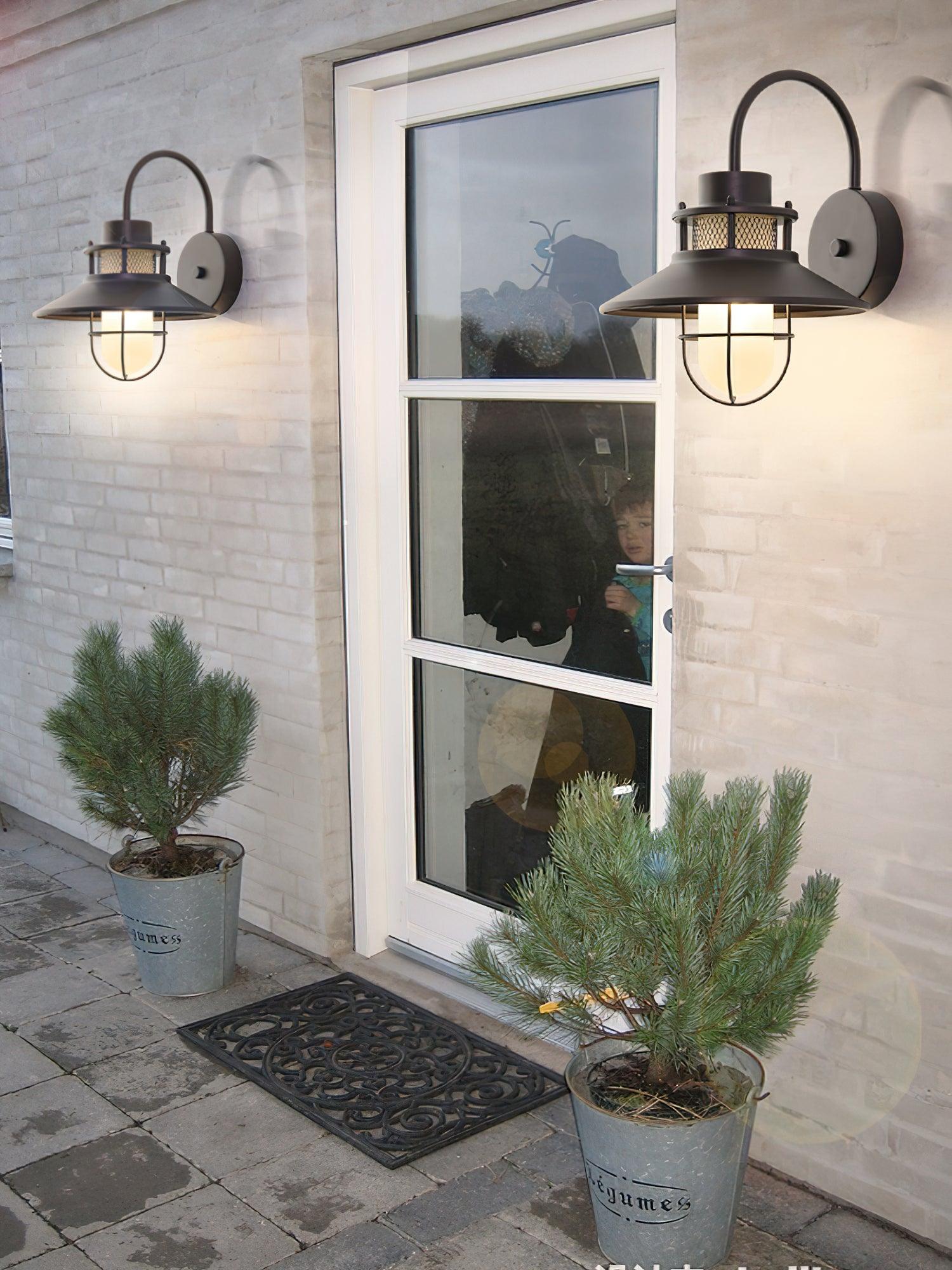 Kettle Shape Outdoor Wall Fixture | Classic Wall Light