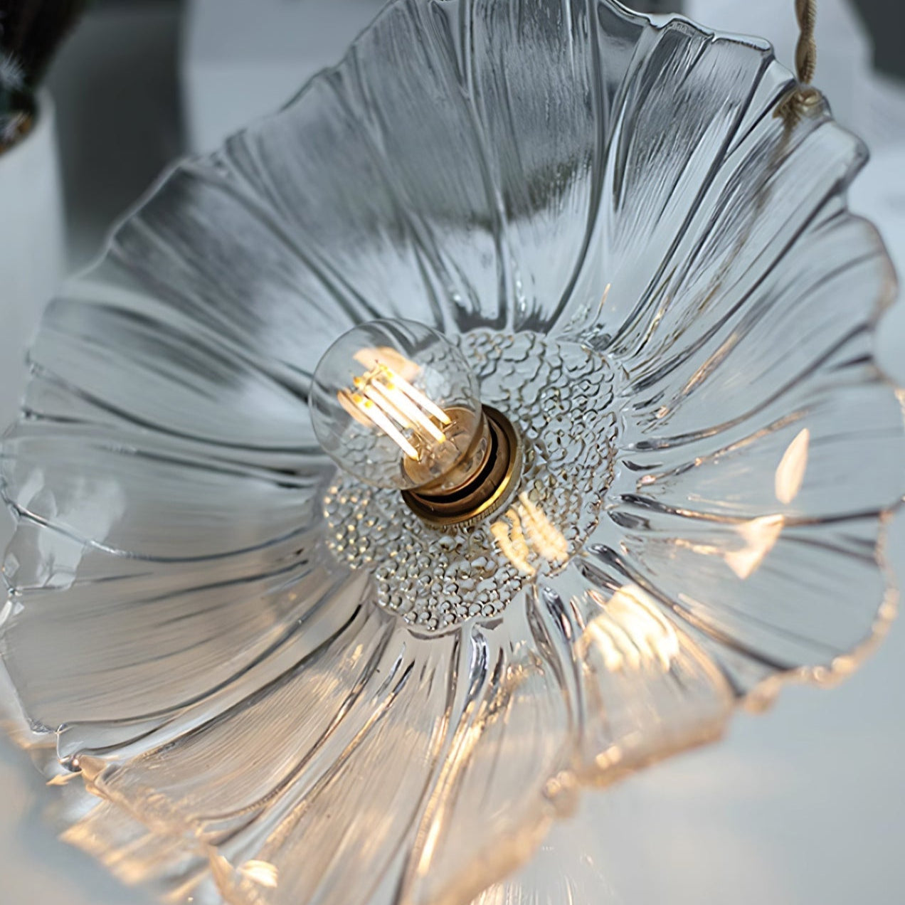 Flower-Shaped Pendant Light – Clear Glass Petals with Retro Brass Details