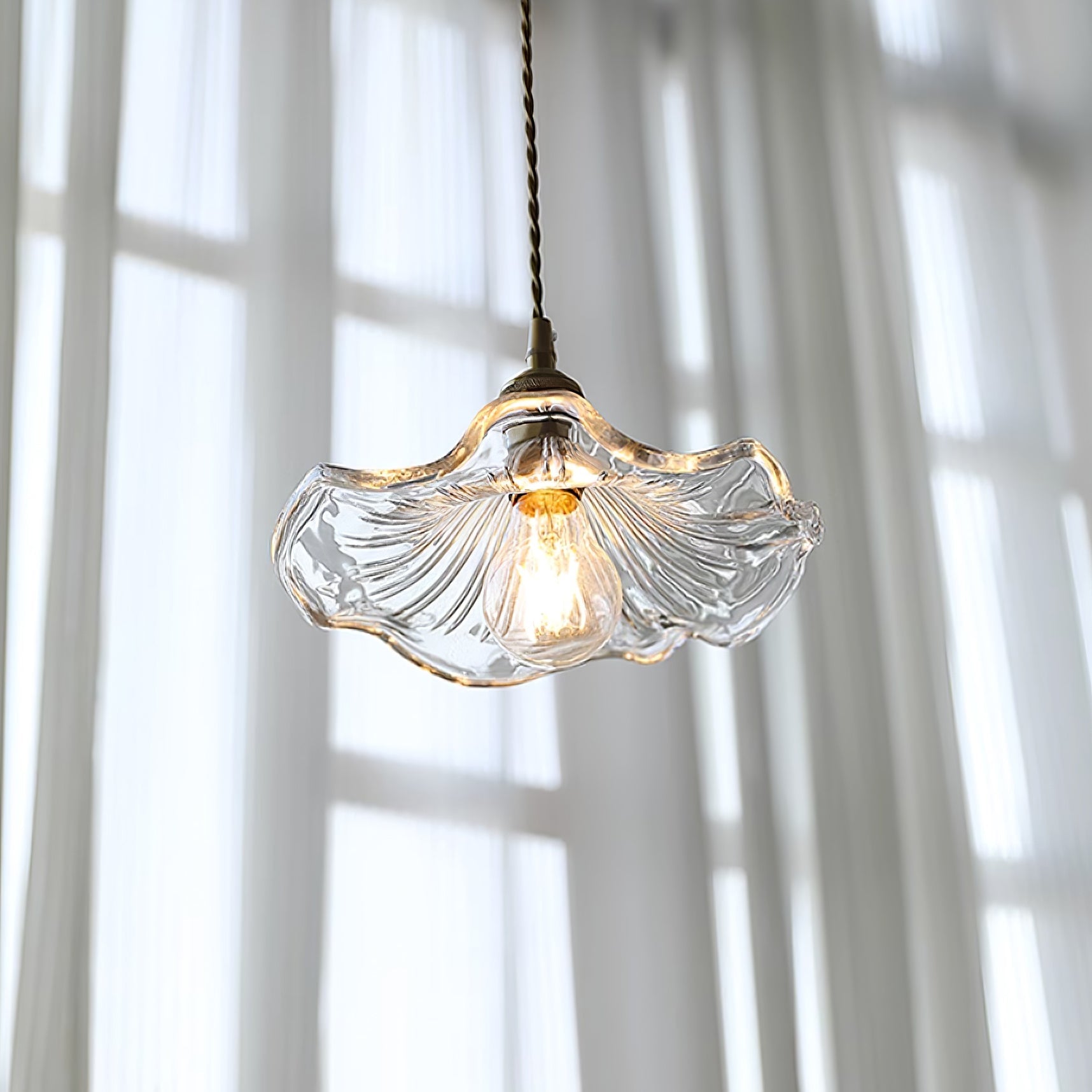 Flower-Shaped Pendant Light – Clear Glass Petals with Retro Brass Details