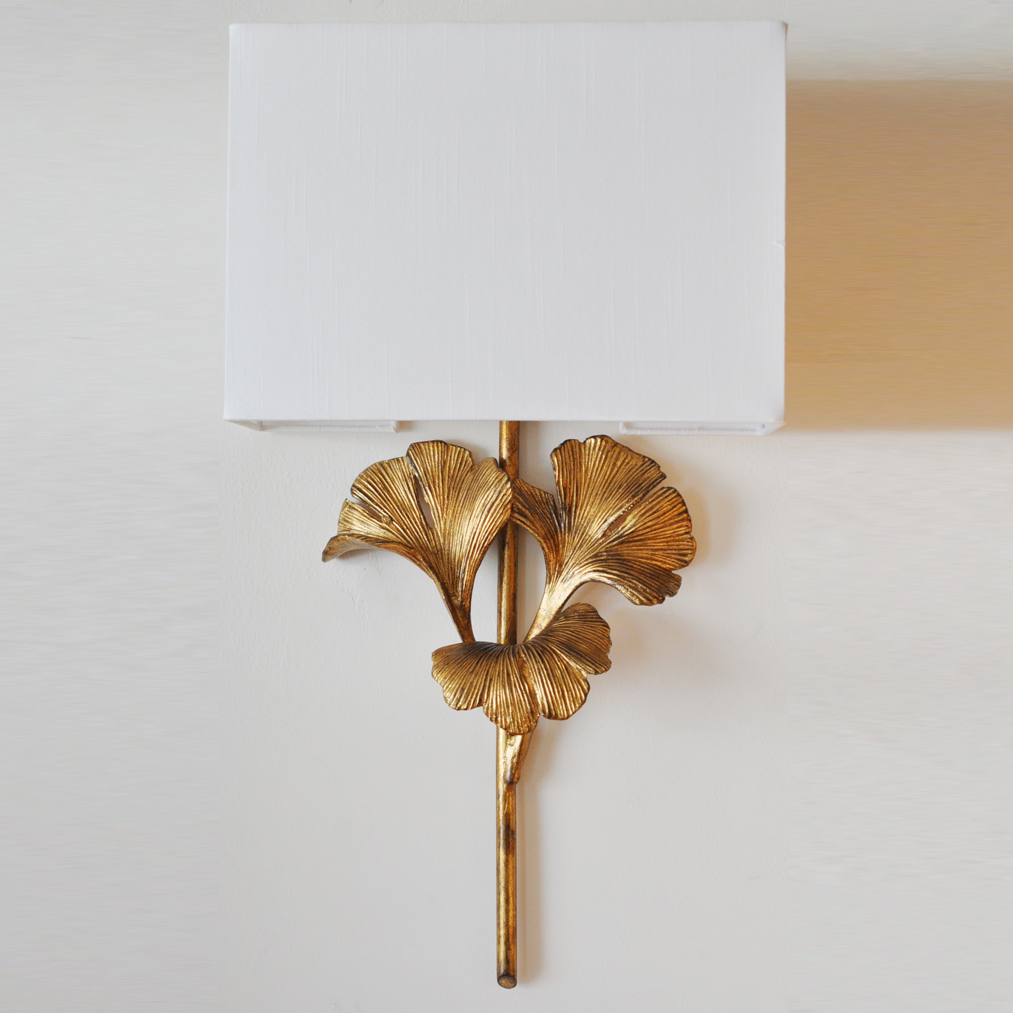 Minimalist Ginkgo Leaf Wall Lamp – Fabric Shade Light