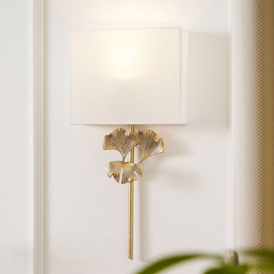 Minimalist Ginkgo Leaf Wall Lamp – Fabric Shade Light