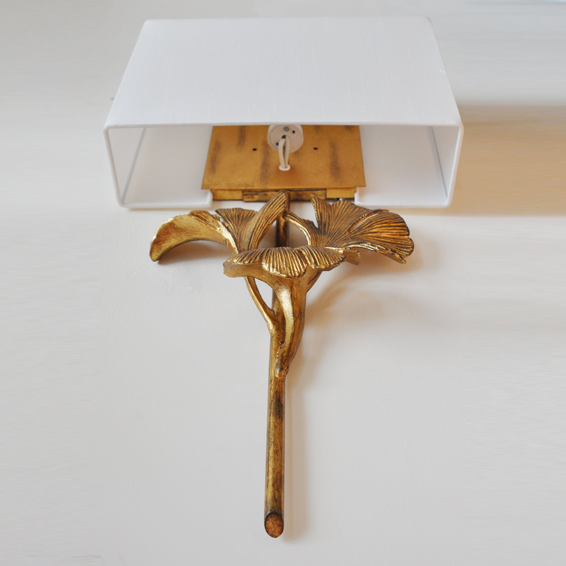 Minimalist Ginkgo Leaf Wall Lamp – Fabric Shade Light