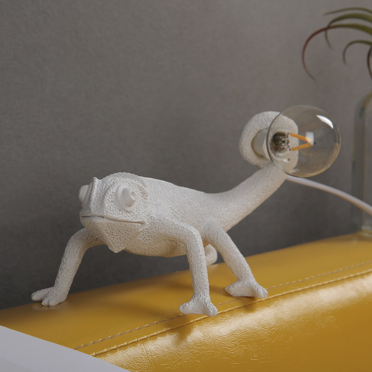 Unique Resin Lizard Table Lamp