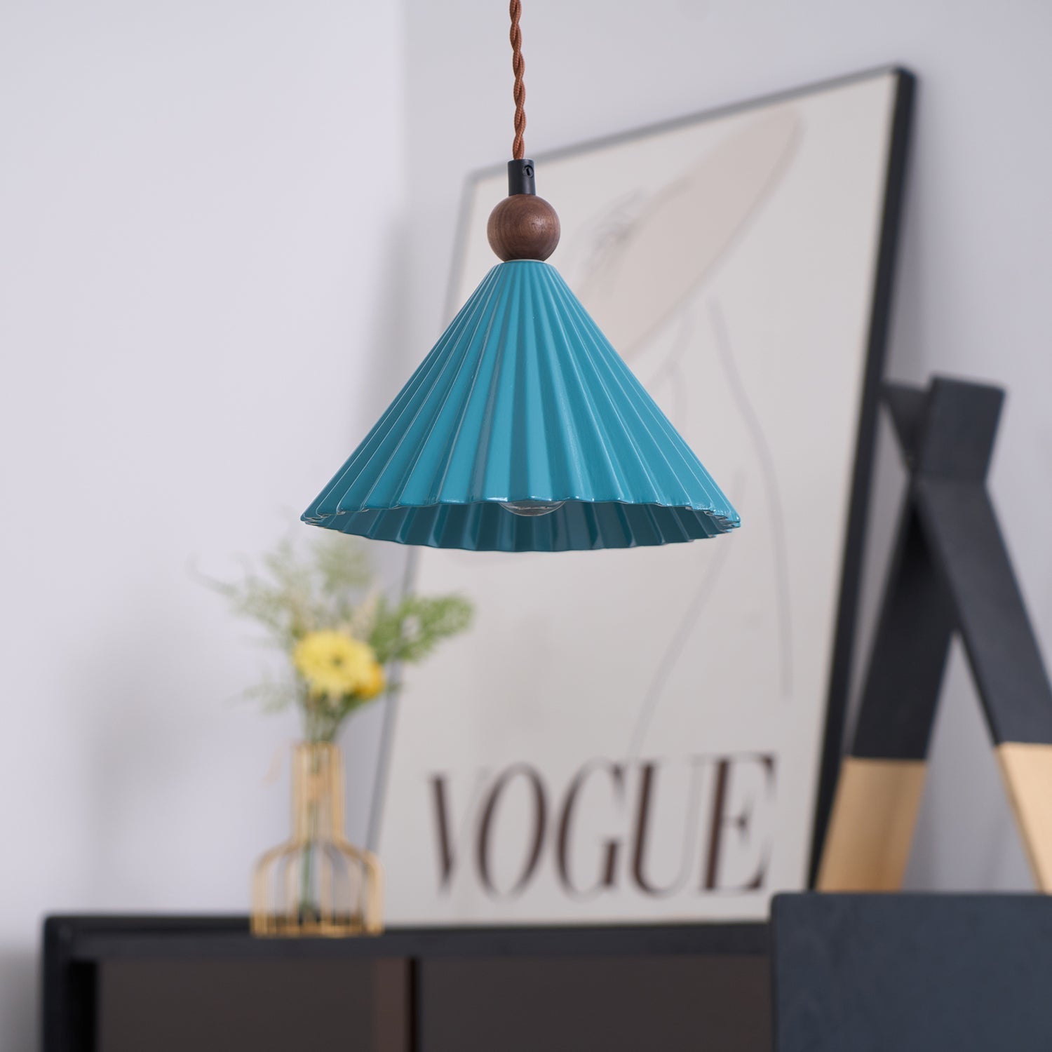 Ceramic Pendant Light with Wooden Accent – Retro-Modern Kitchen Lighting