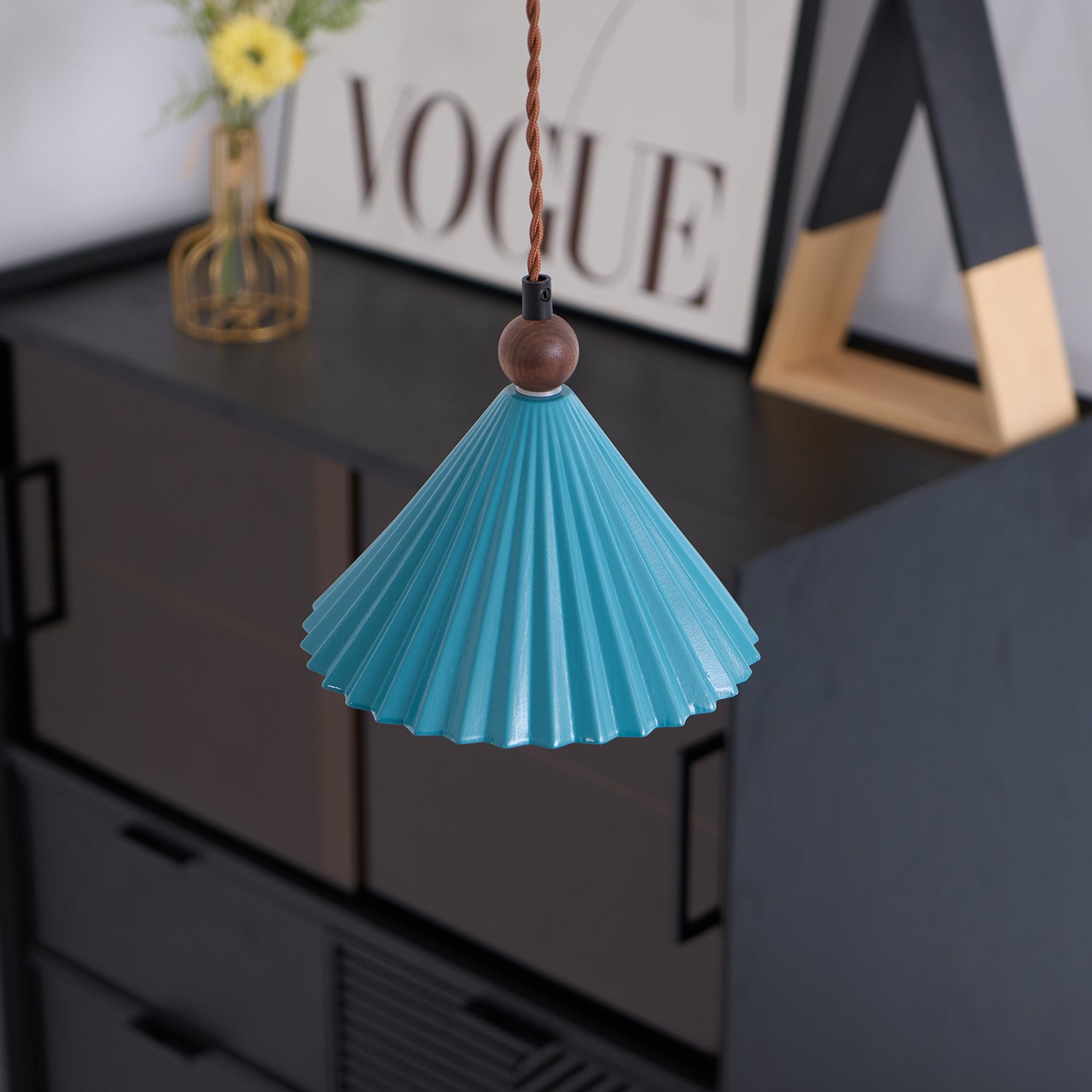 Ceramic Pendant Light with Wooden Accent – Retro-Modern Kitchen Lighting
