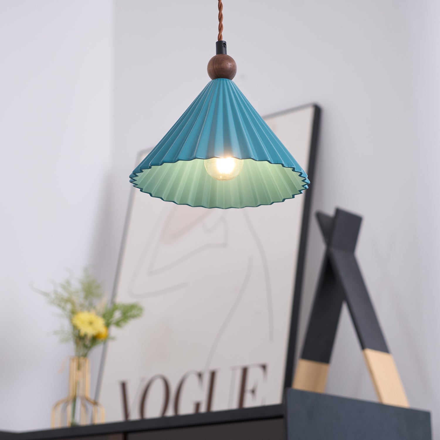 Ceramic Pendant Light with Wooden Accent – Retro-Modern Kitchen Lighting