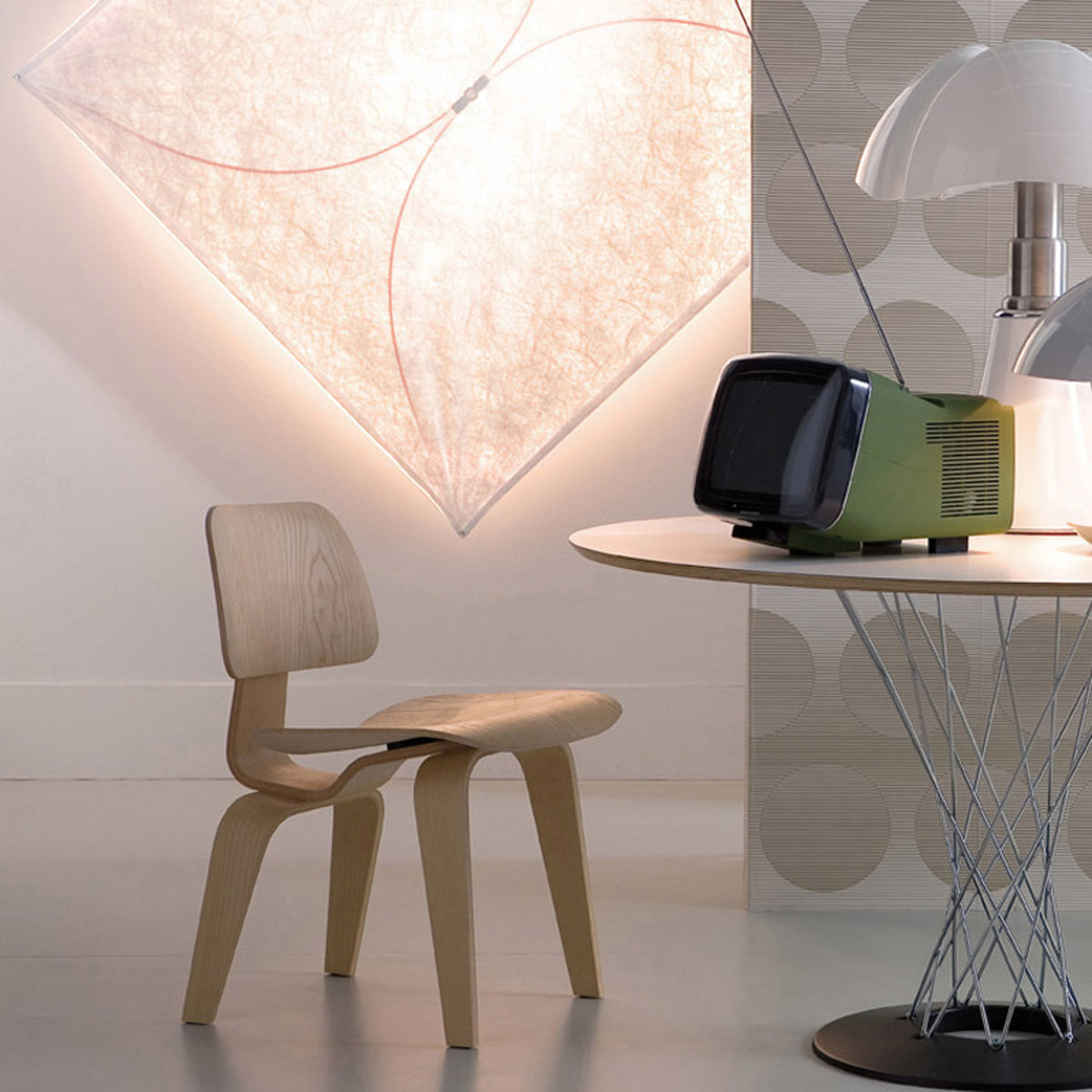 Kite Wall Light – Modern Plug-in Wall Lamp Paper Diffuser