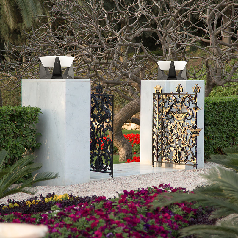 Luxurious Solar-Powered Outdoor Lamp