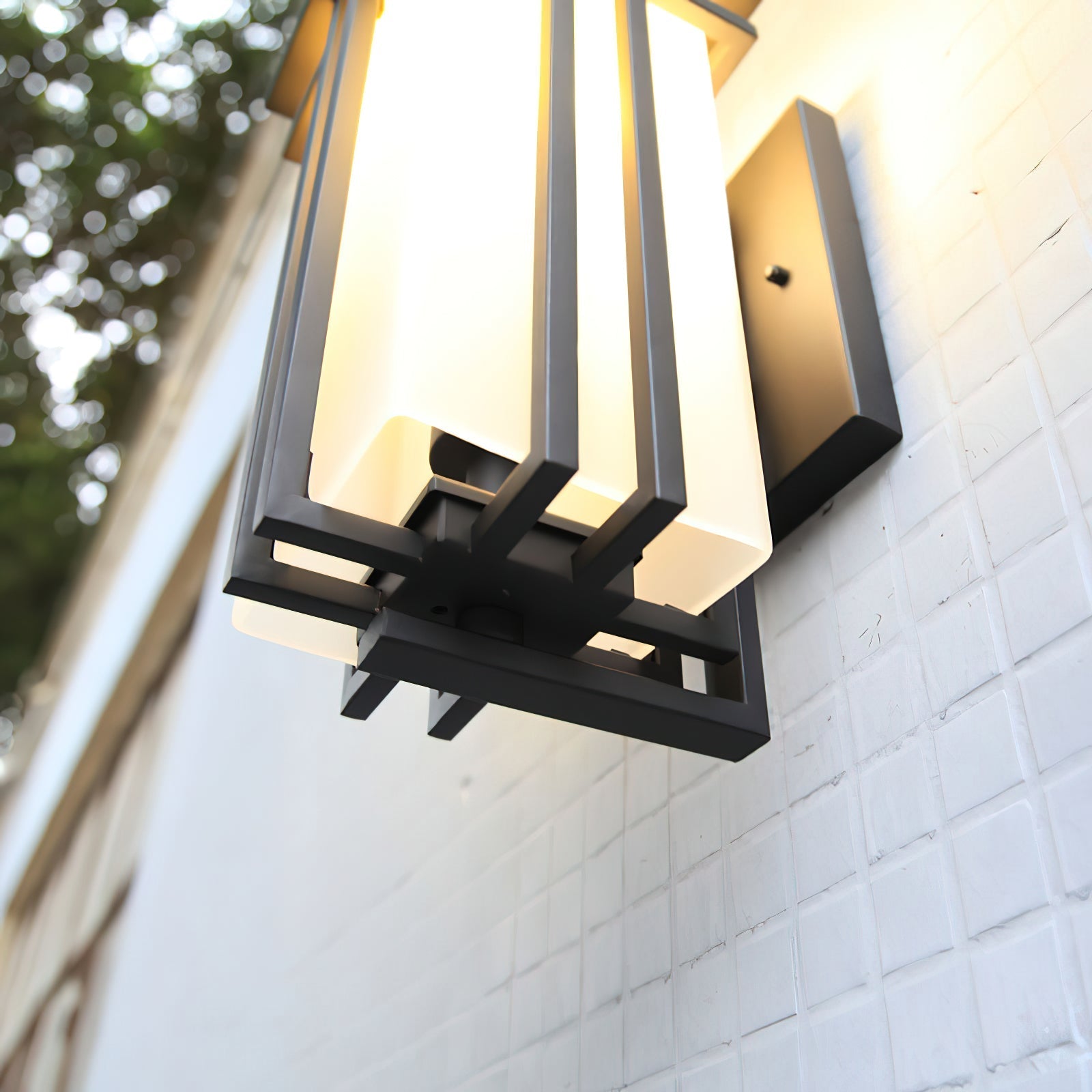 Contemporary Linden-Style Outdoor Wall Lamp