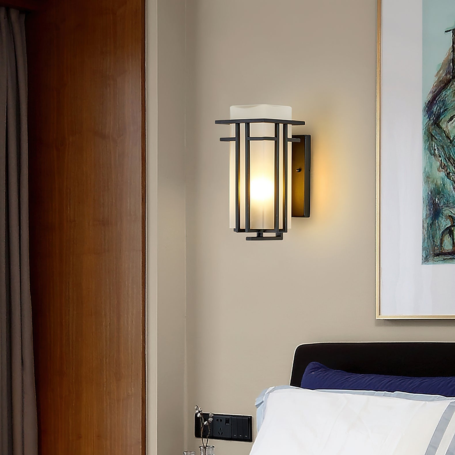 Contemporary Linden-Style Outdoor Wall Lamp