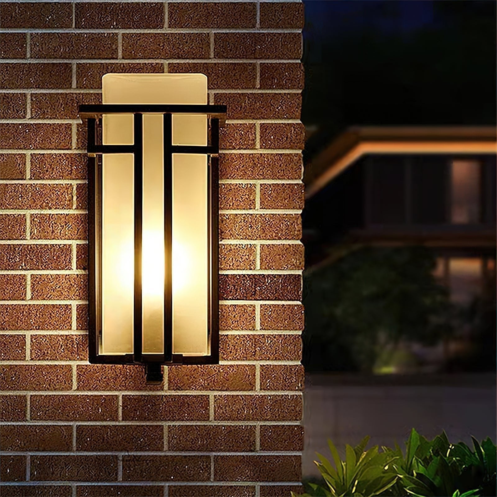 Contemporary Linden-Style Outdoor Wall Lamp