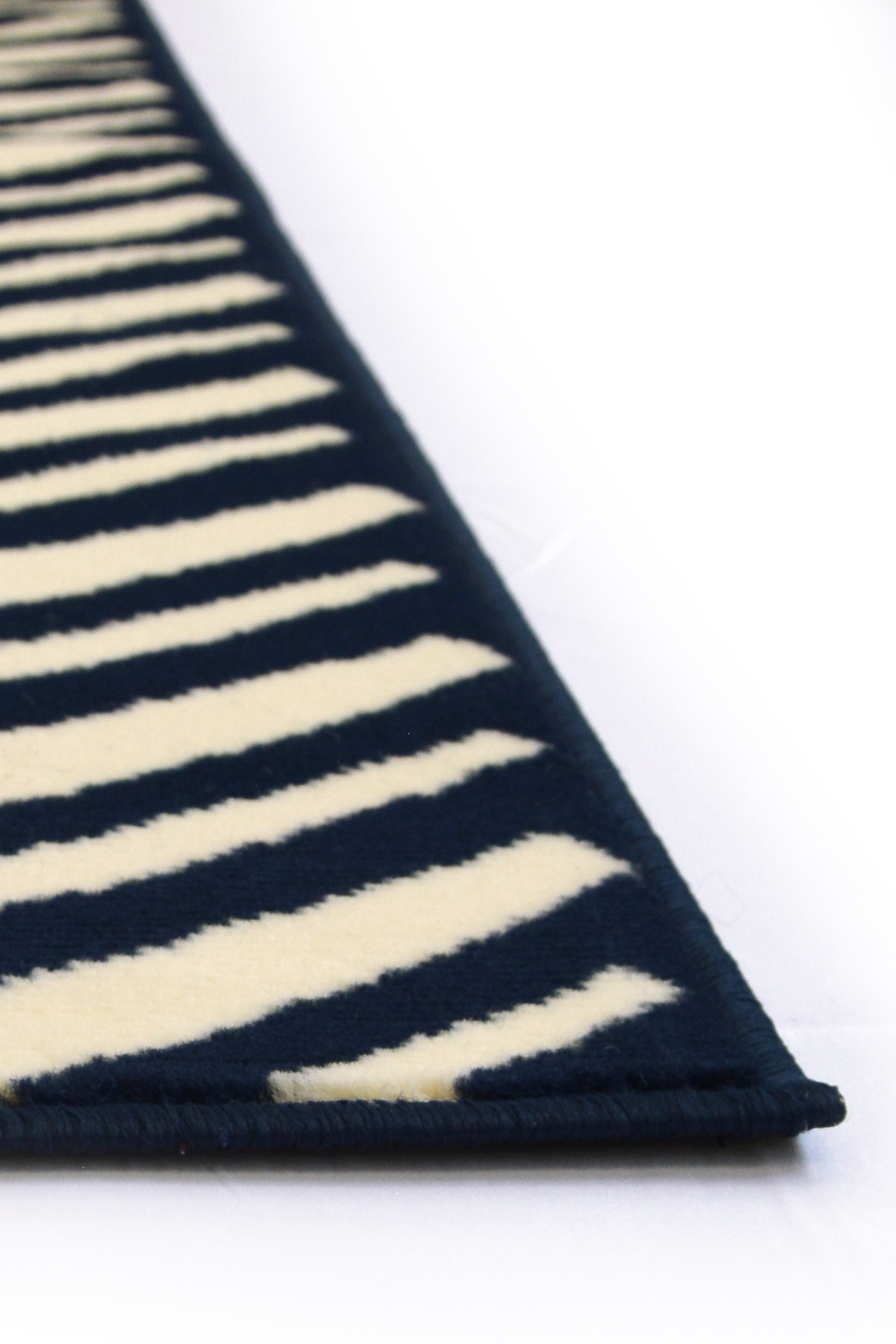Durable Indoor Rug - Herringbone Design