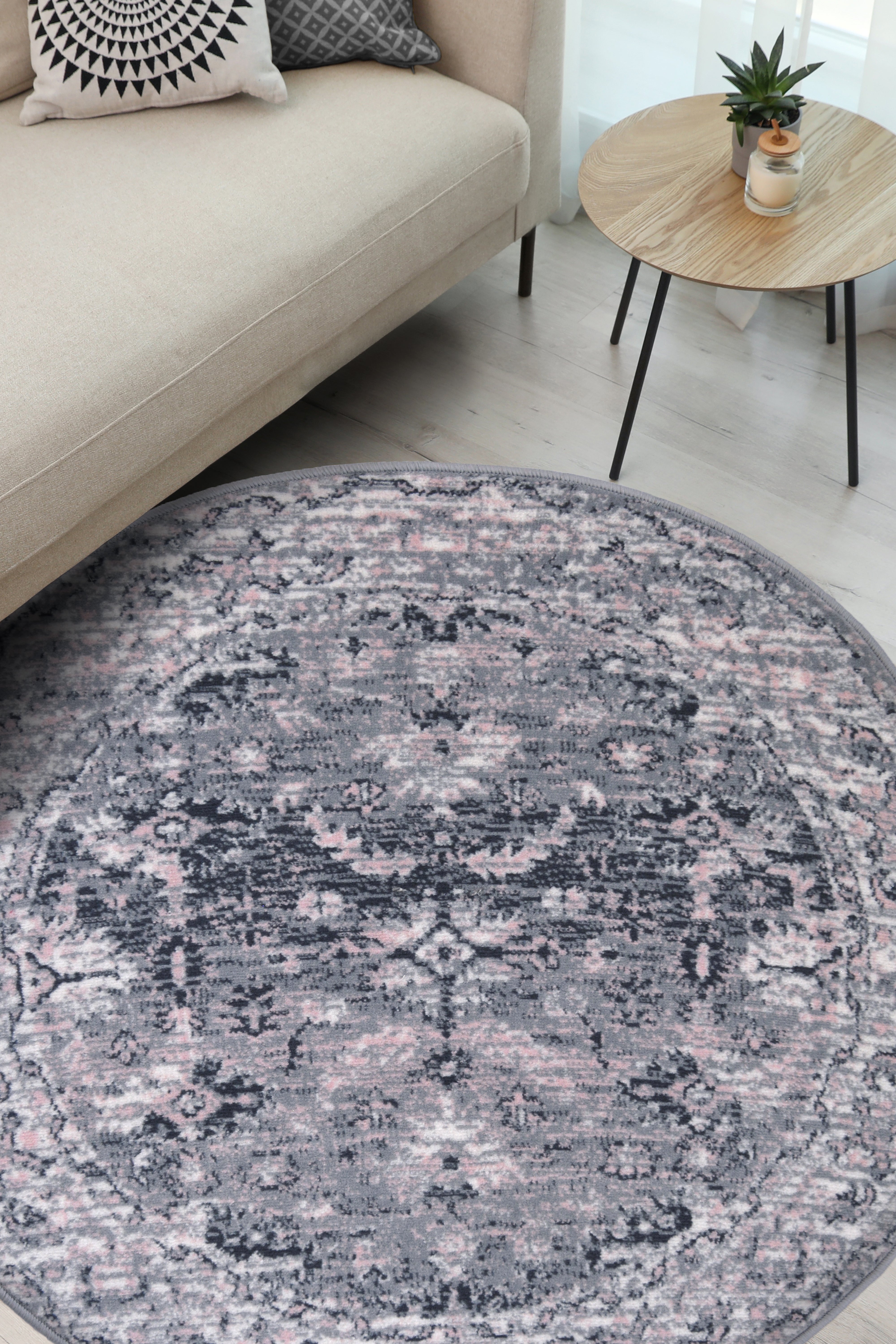 Traditional Style Rug In Modern Design Colour