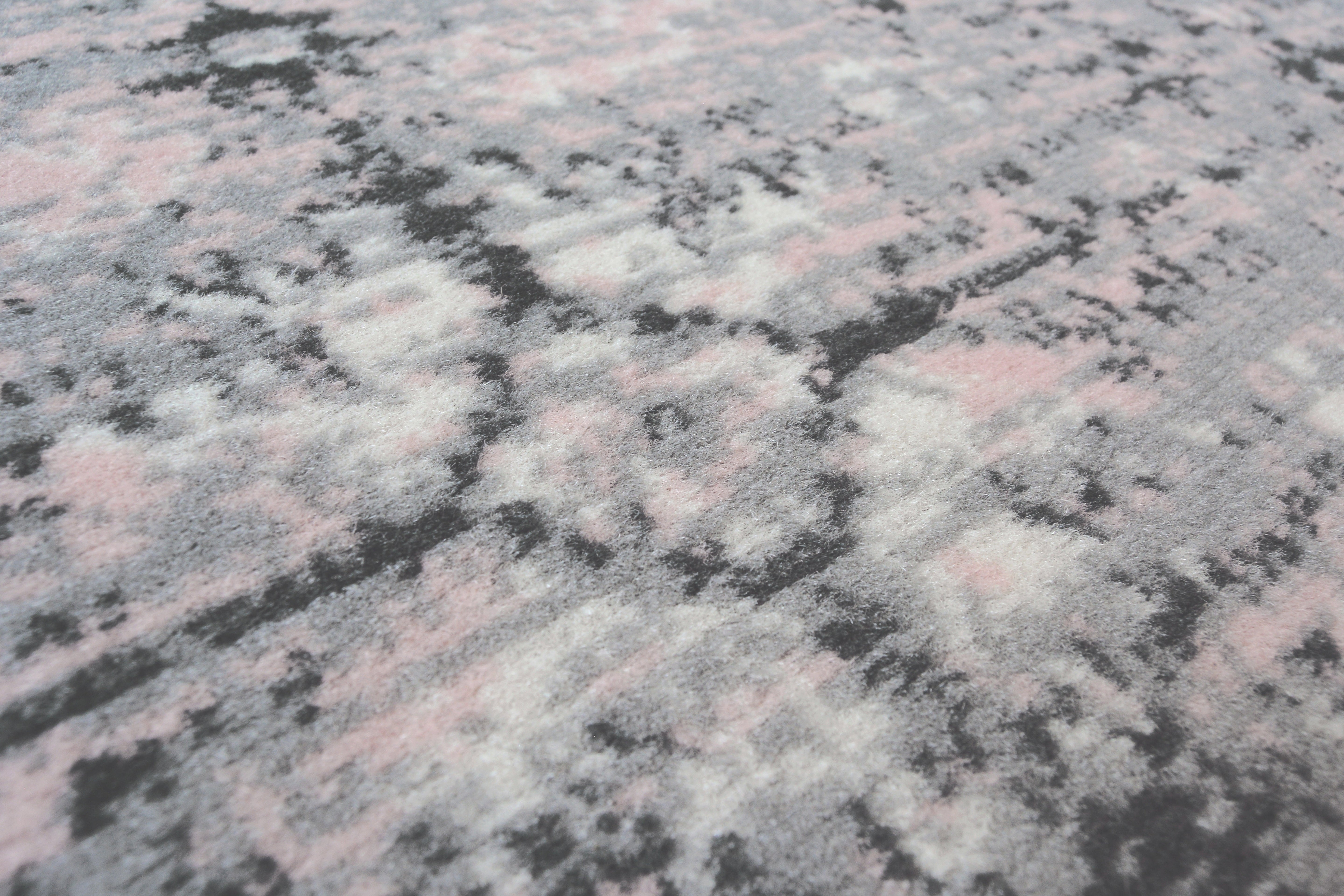 Traditional Style Rug In Modern Design Colour