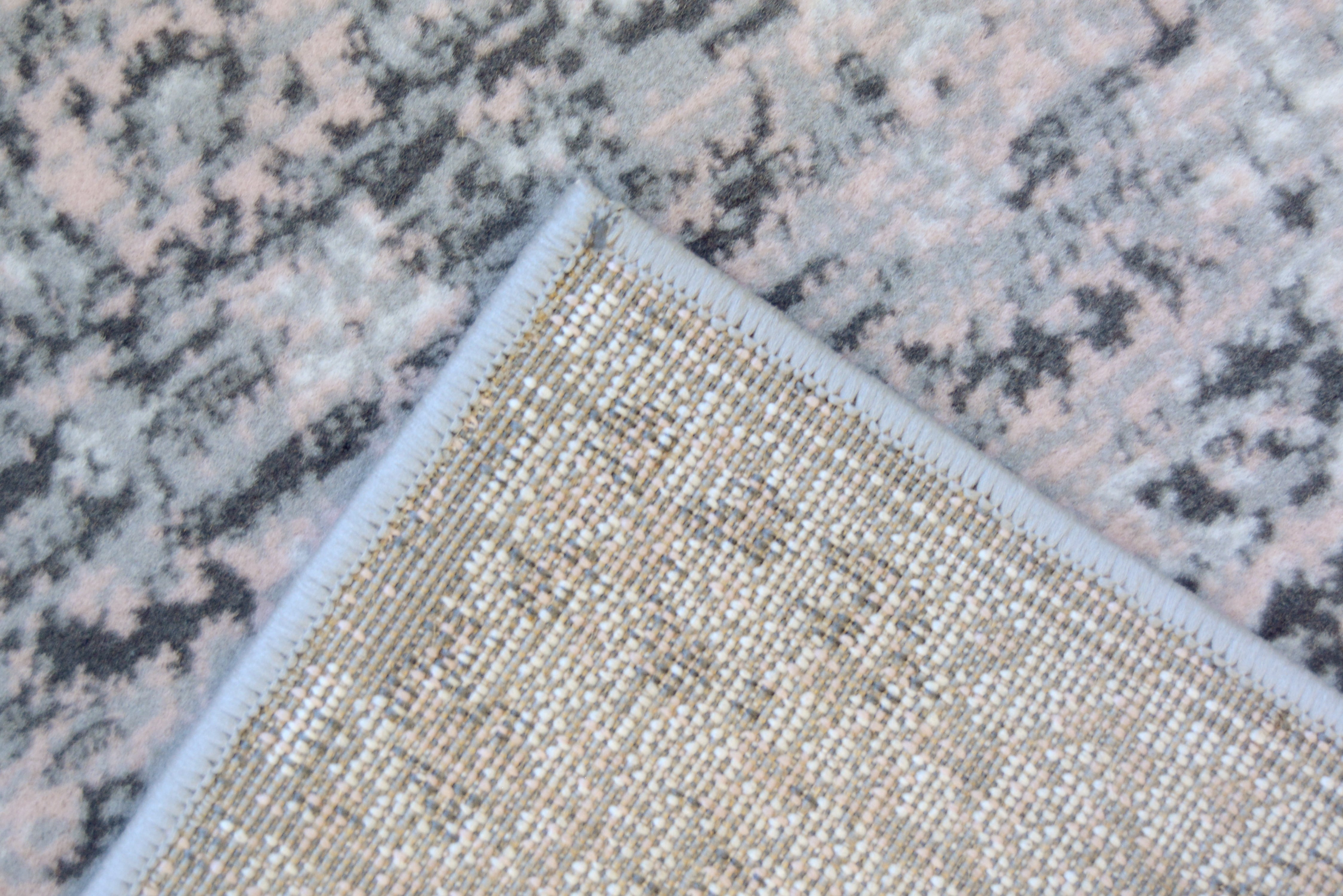Traditional Style Rug In Modern Design Colour