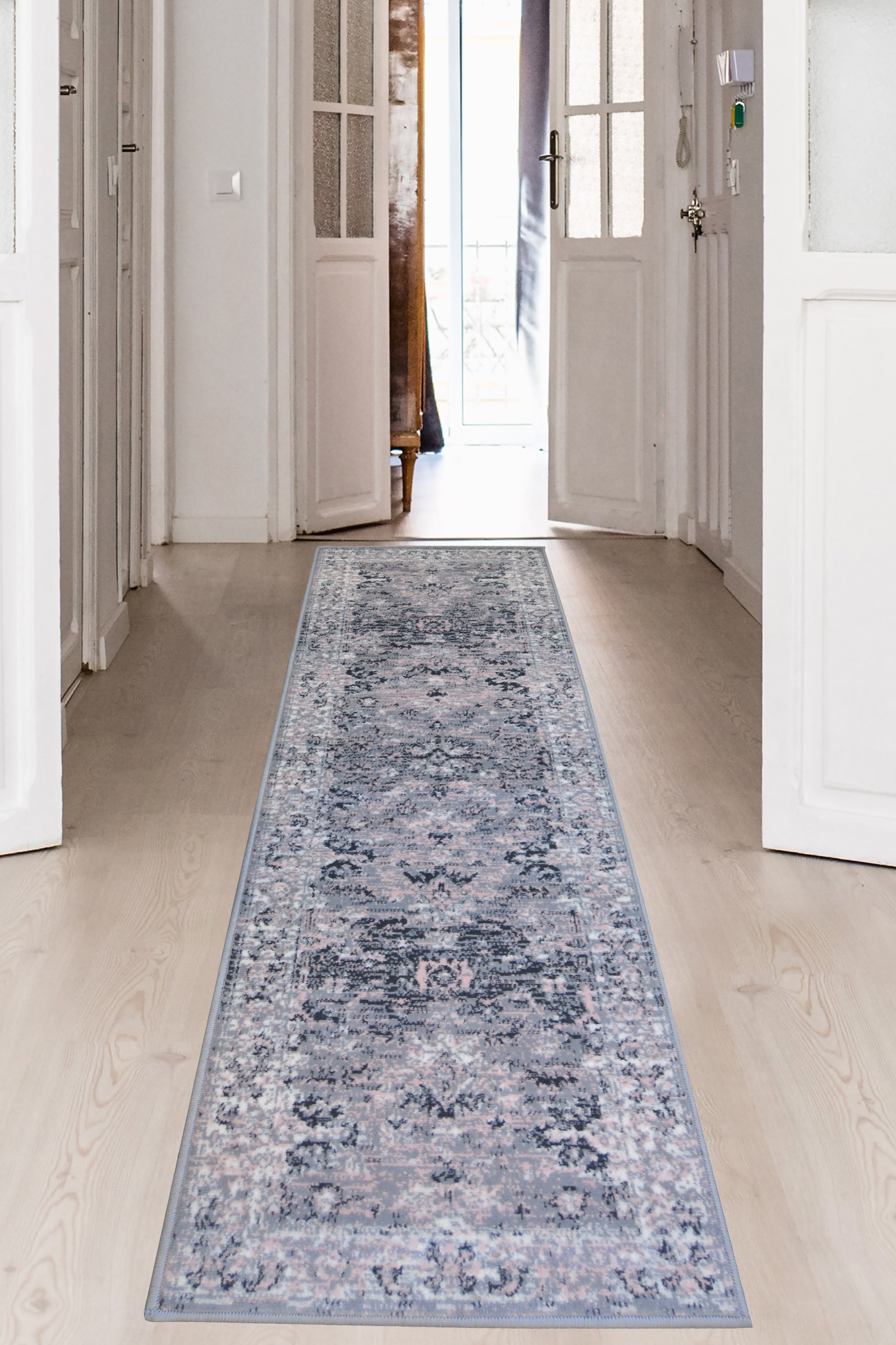 Traditional Style Rug In Modern Design Colour