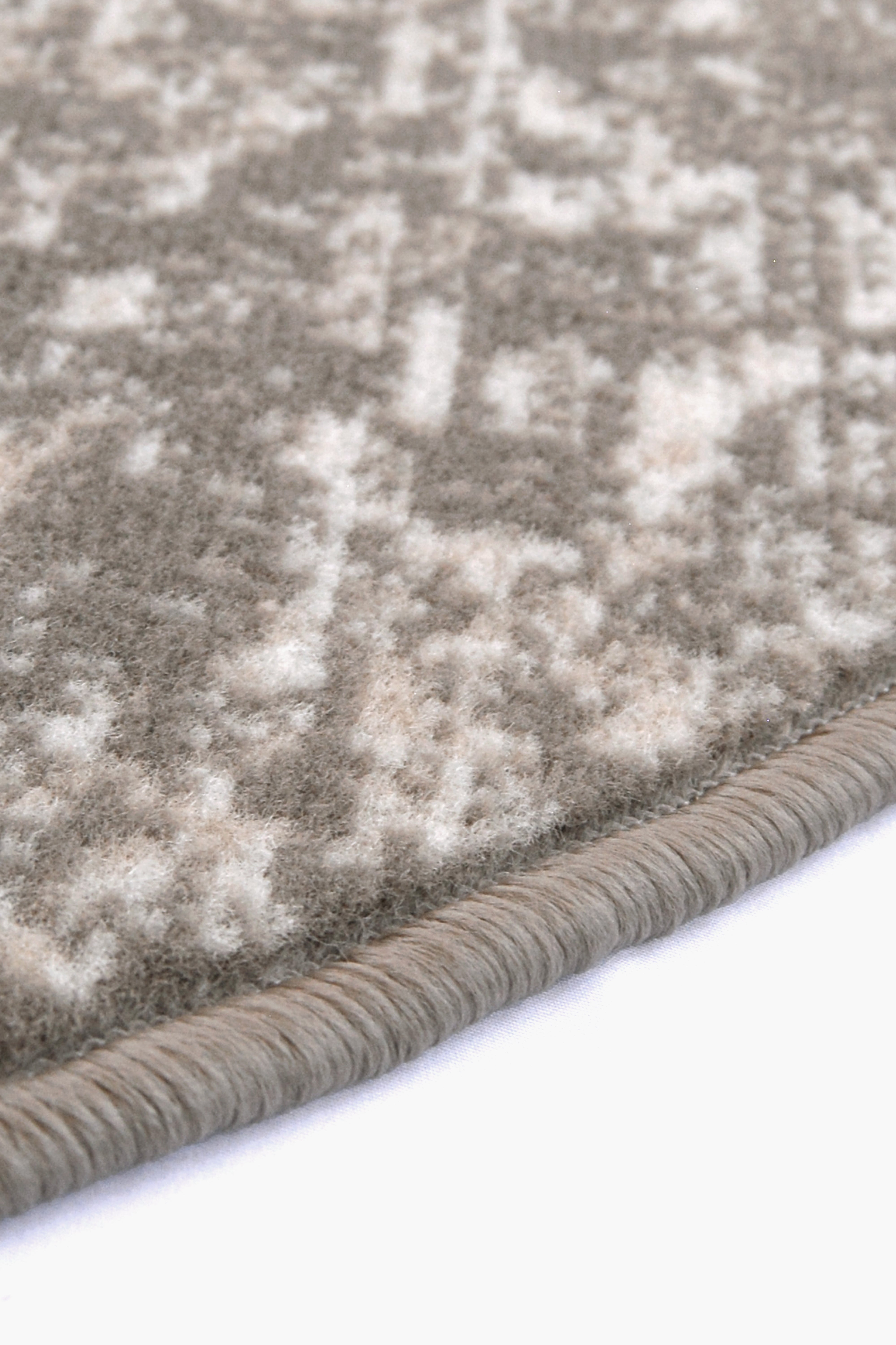 Traditional Style Rug In Modern Design Colour