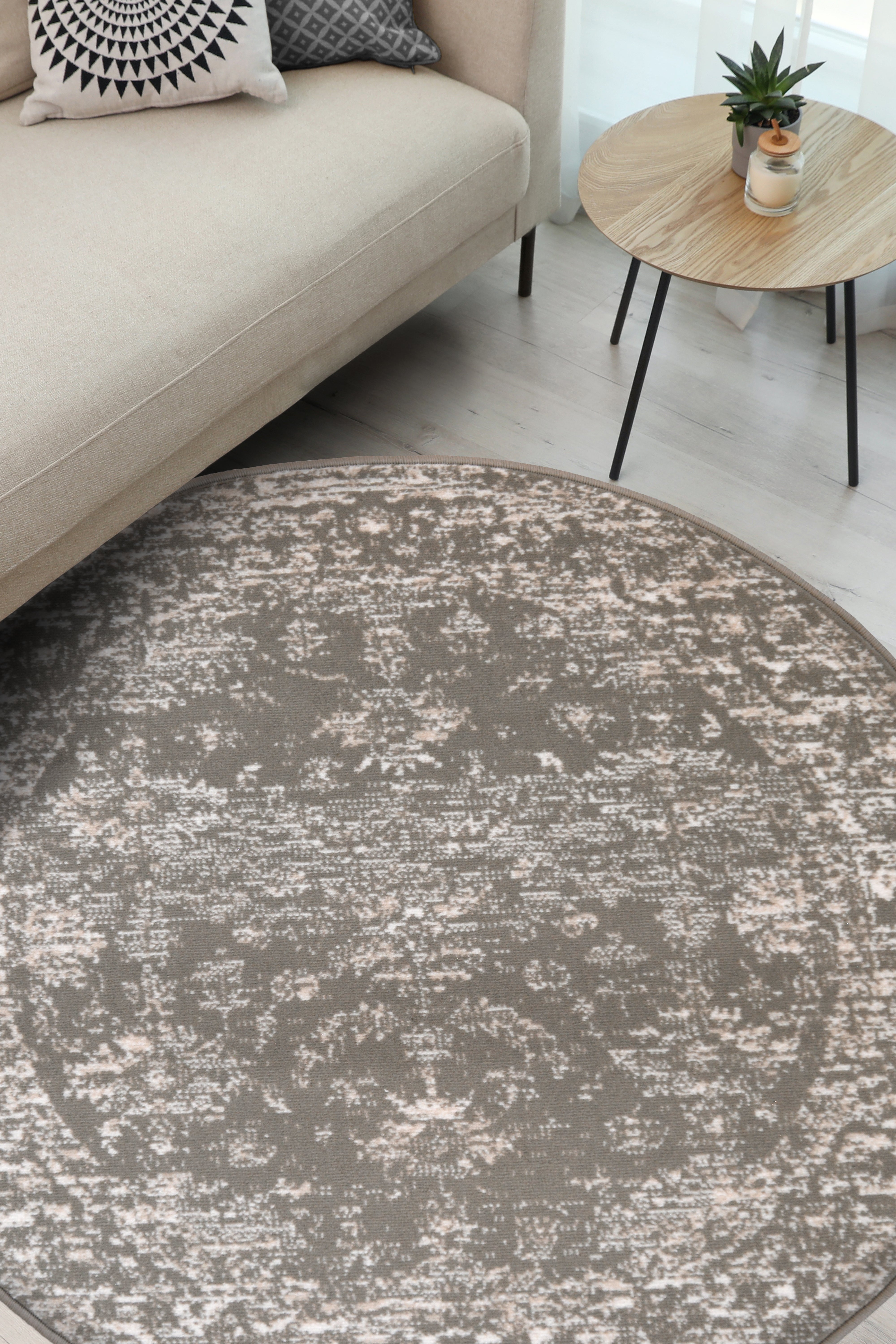 Traditional Style Rug In Modern Design Colour