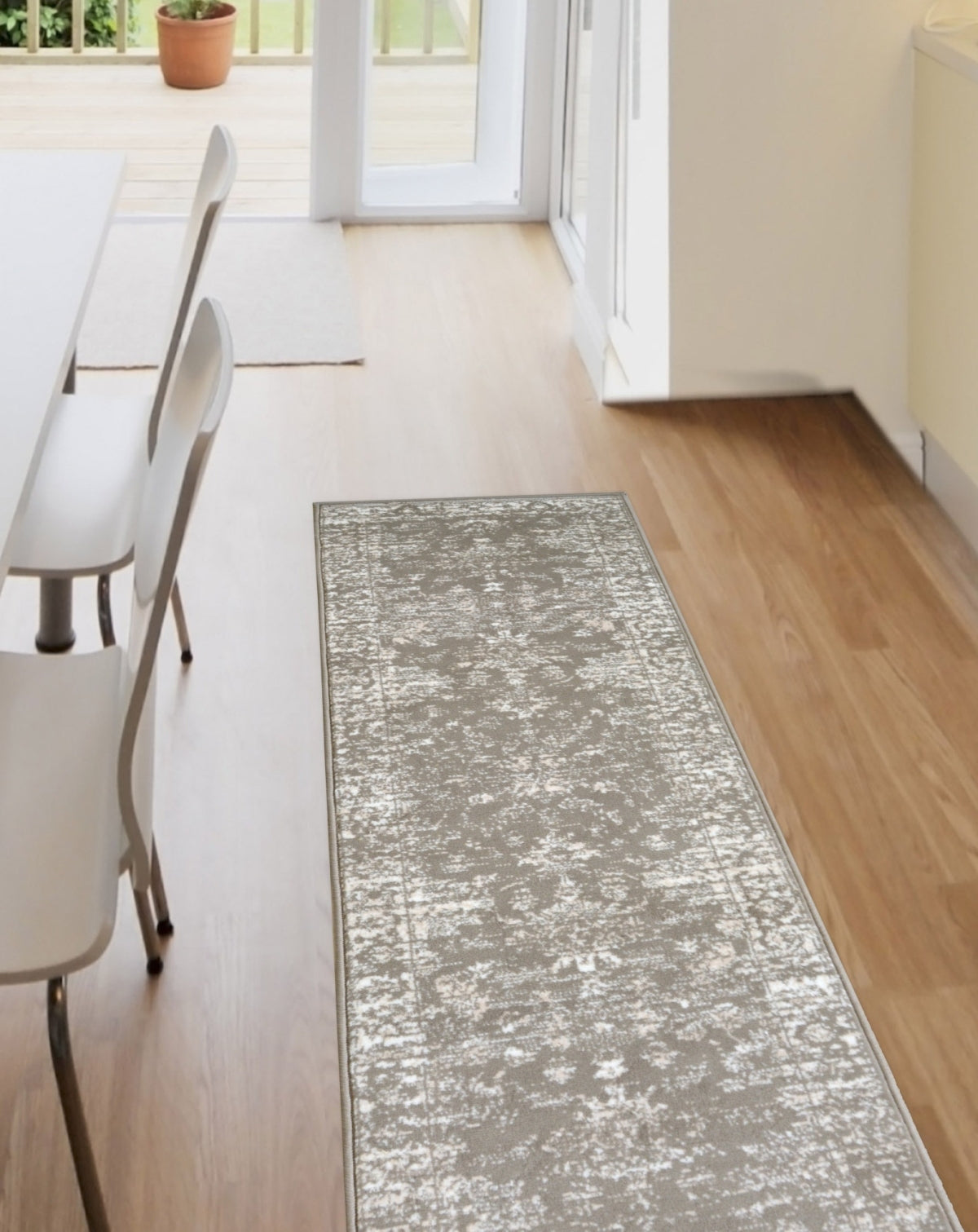Traditional Style Rug In Modern Design Colour
