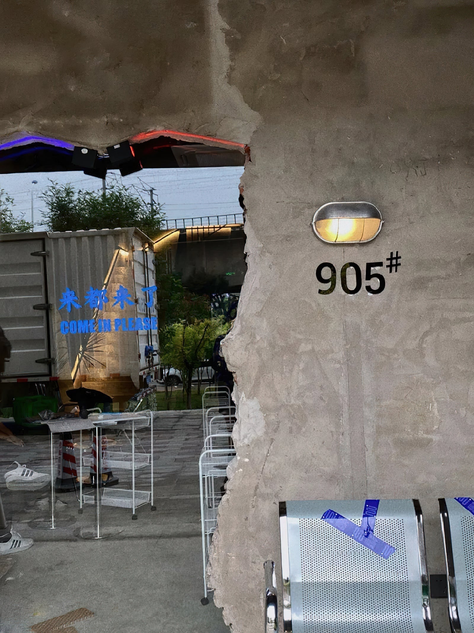 Metal Outdoor Wall Sconce – Durable Sconce with Glass Shade