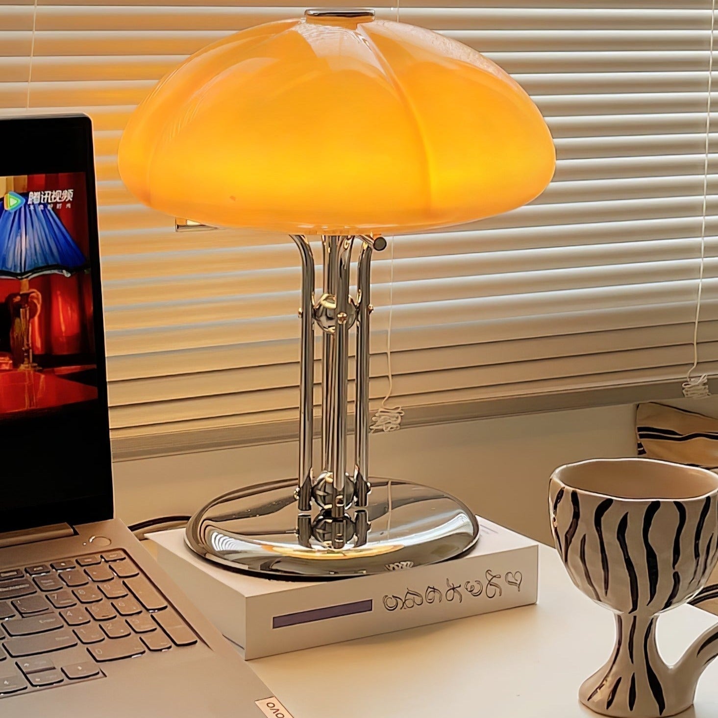 Minimalist Bauhaus Mushroom Table Lamp