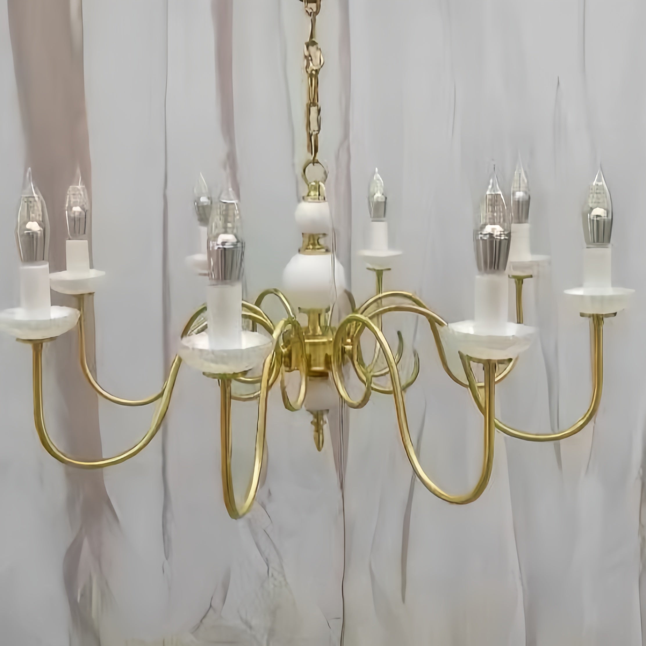 Vintage-Style LED Chandelier – Classic Candleholder Design