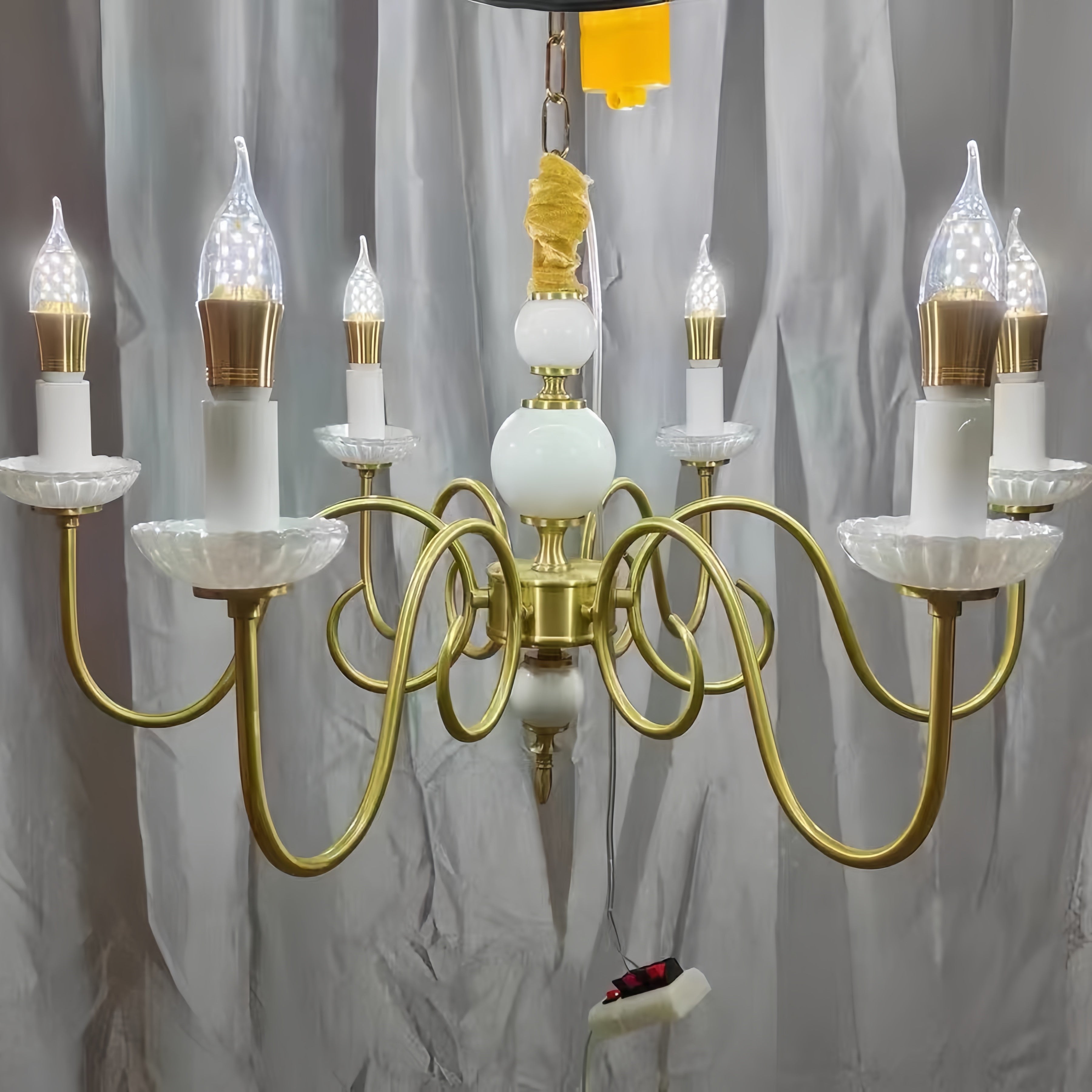 Vintage-Style LED Chandelier – Classic Candleholder Design