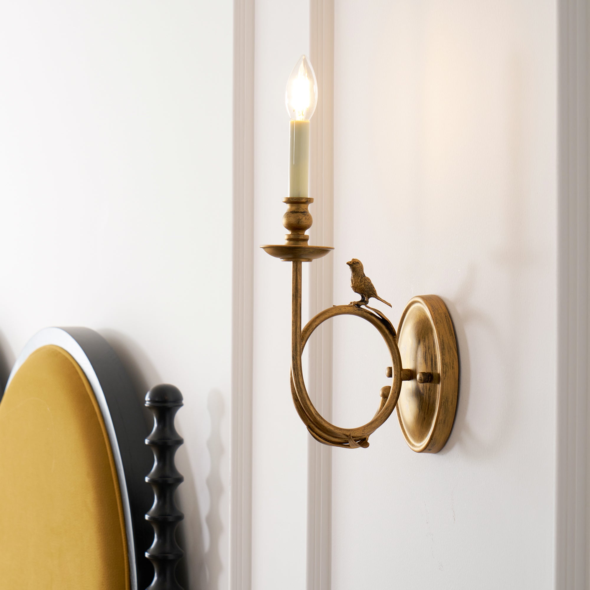 Vintage Style Perching Bird Wall Lamp – Stylish Indoor Light