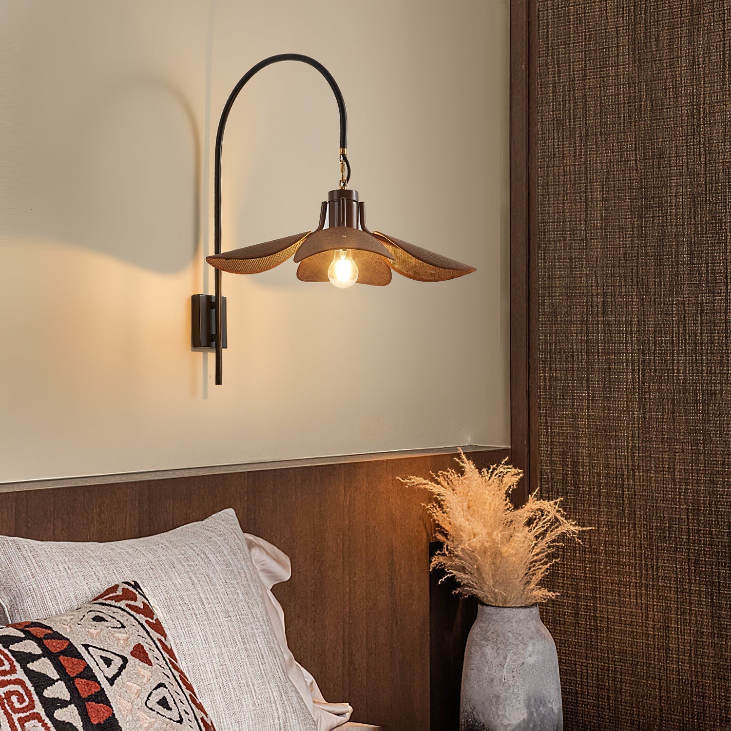 Minimal Petal-Shaped Wall Light | Wall Mounted Light