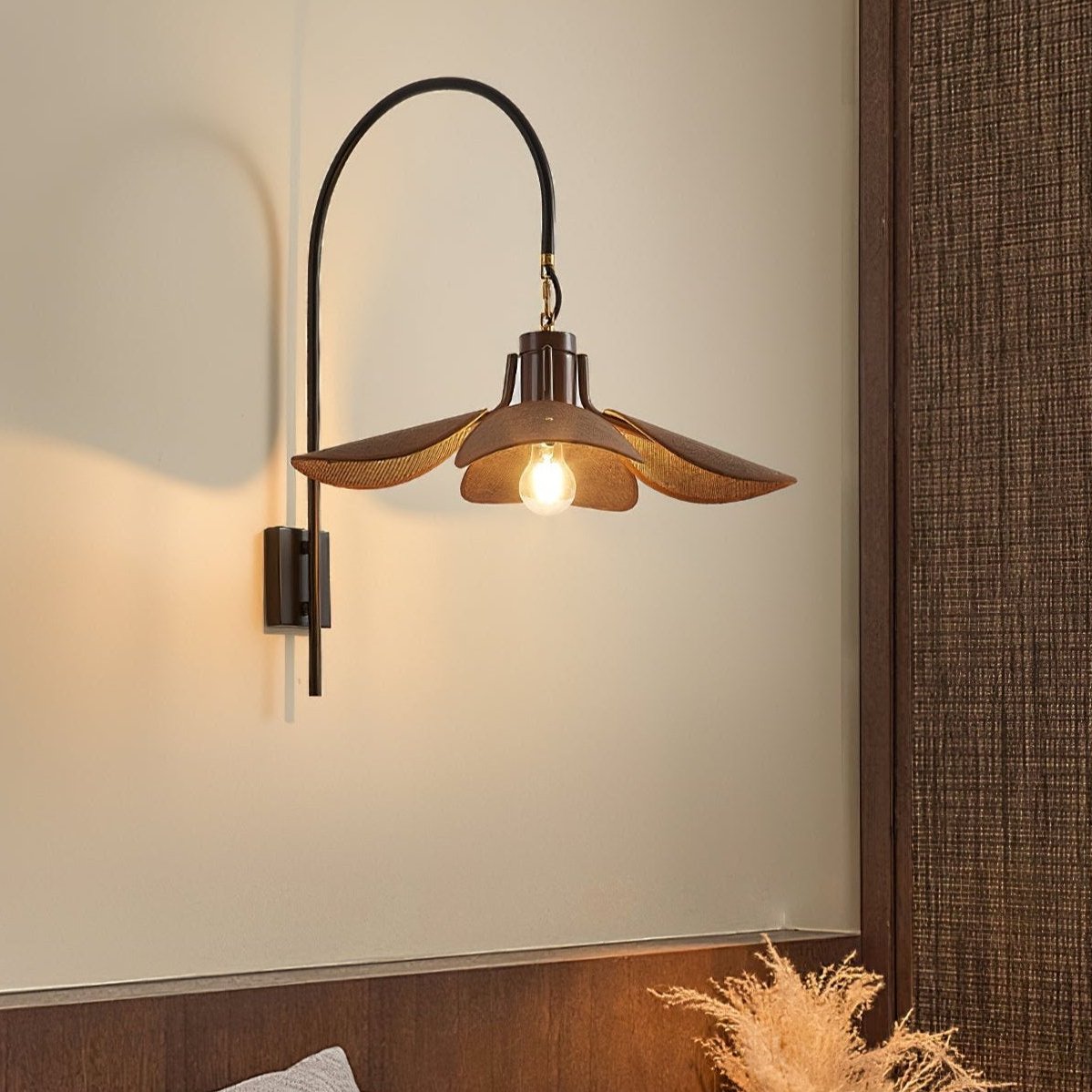 Minimal Petal-Shaped Wall Light | Wall Mounted Light