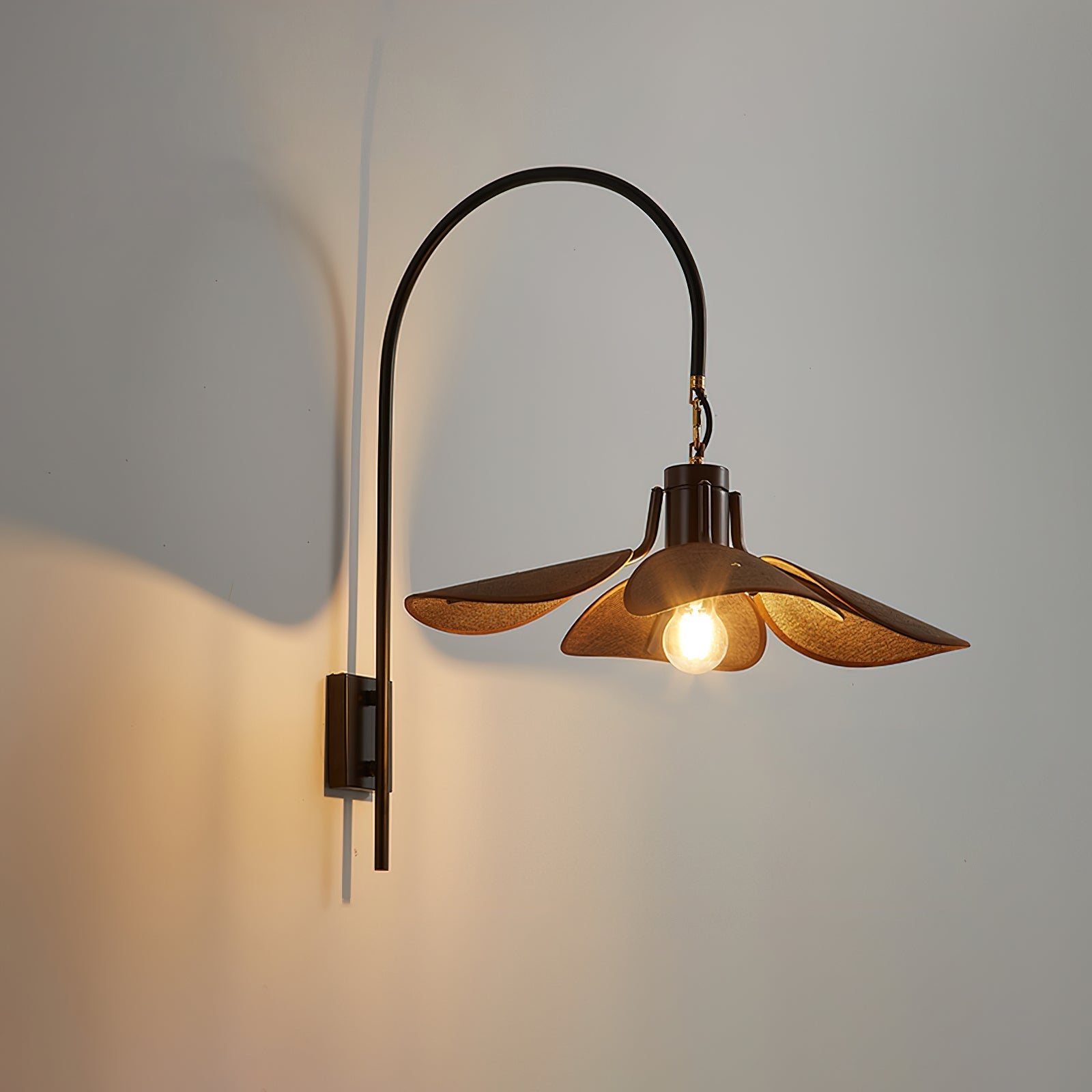 Minimal Petal-Shaped Wall Light | Wall Mounted Light