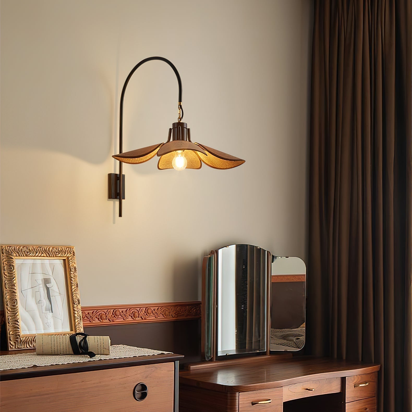 Minimal Petal-Shaped Wall Light | Wall Mounted Light