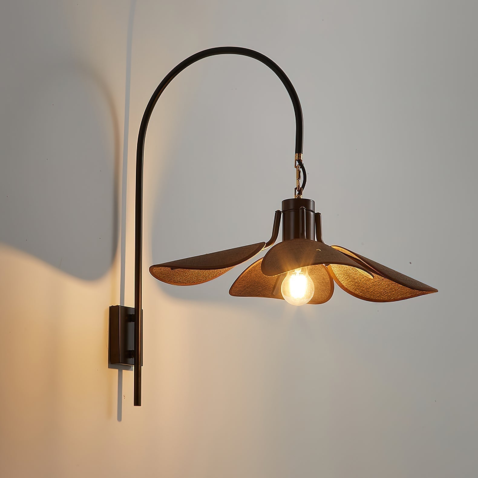 Minimal Petal-Shaped Wall Light | Wall Mounted Light