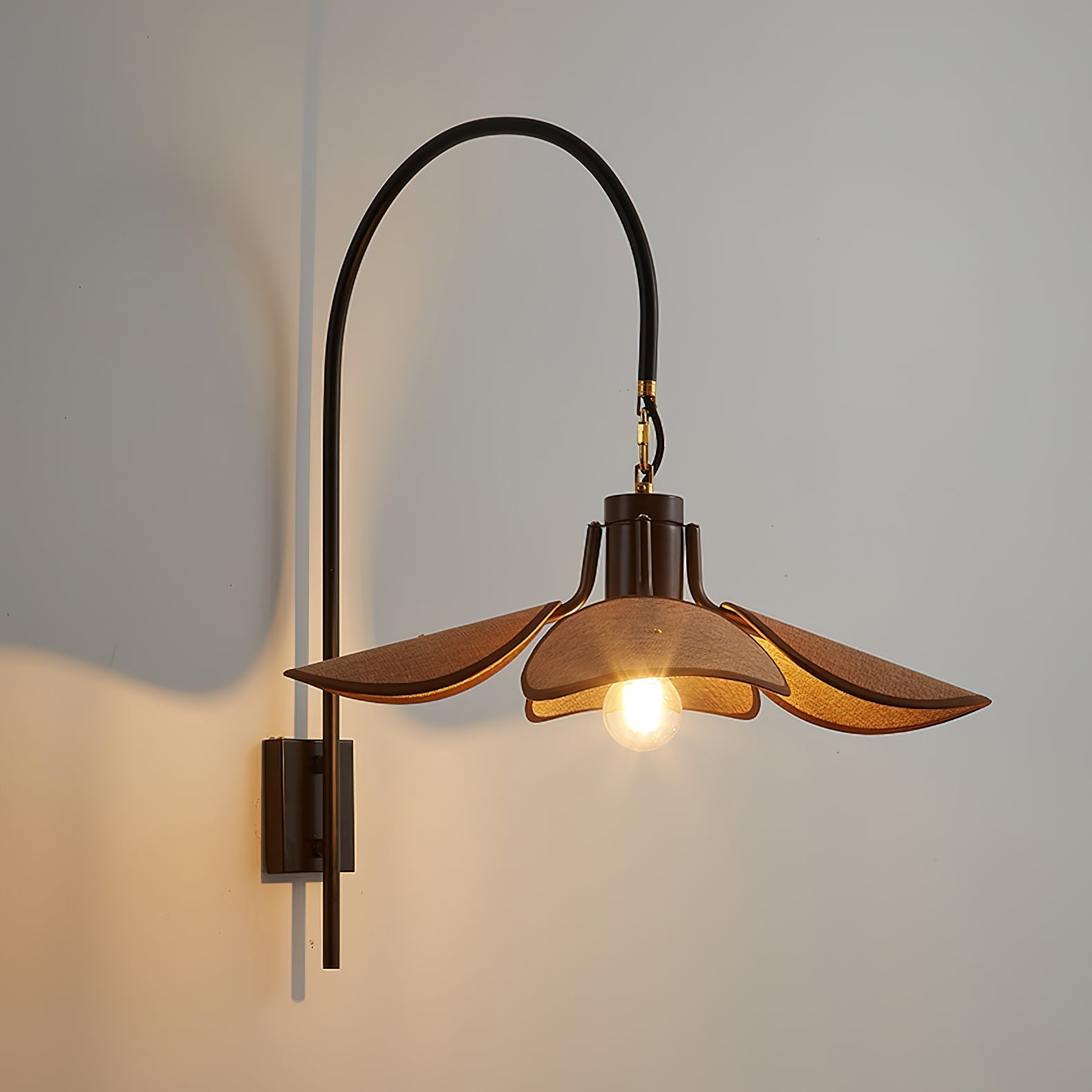 Minimal Petal-Shaped Wall Light | Wall Mounted Light