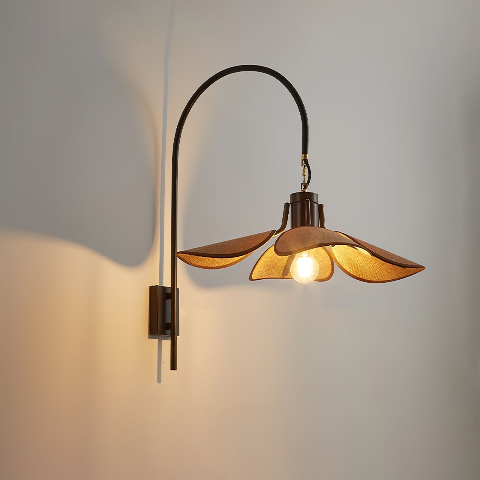 Minimal Petal-Shaped Wall Light | Wall Mounted Light