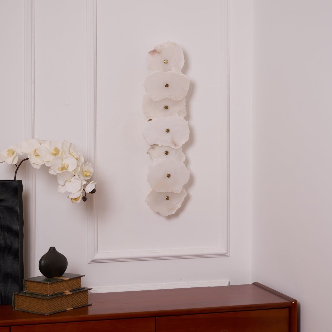 Flower-Shaped Alabaster Wall Lamp – Warm LED Lighting Sconce