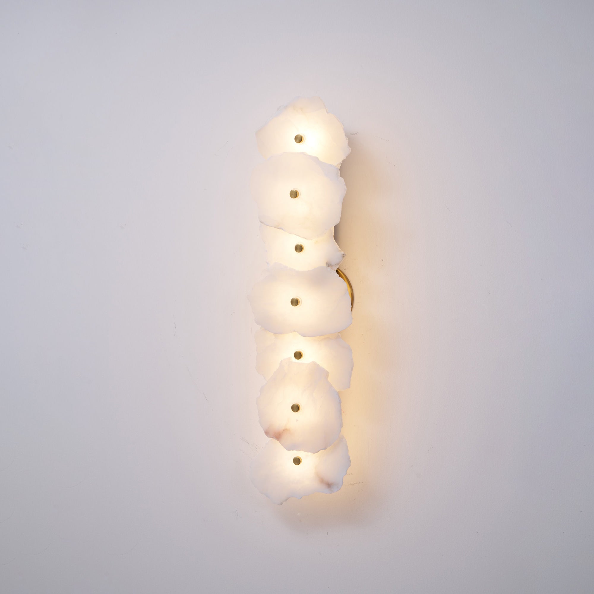 Flower-Shaped Alabaster Wall Lamp – Warm LED Lighting Sconce