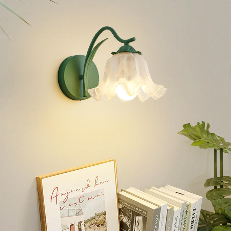 Retro Flower Wall Light – French-Inspired Fixture