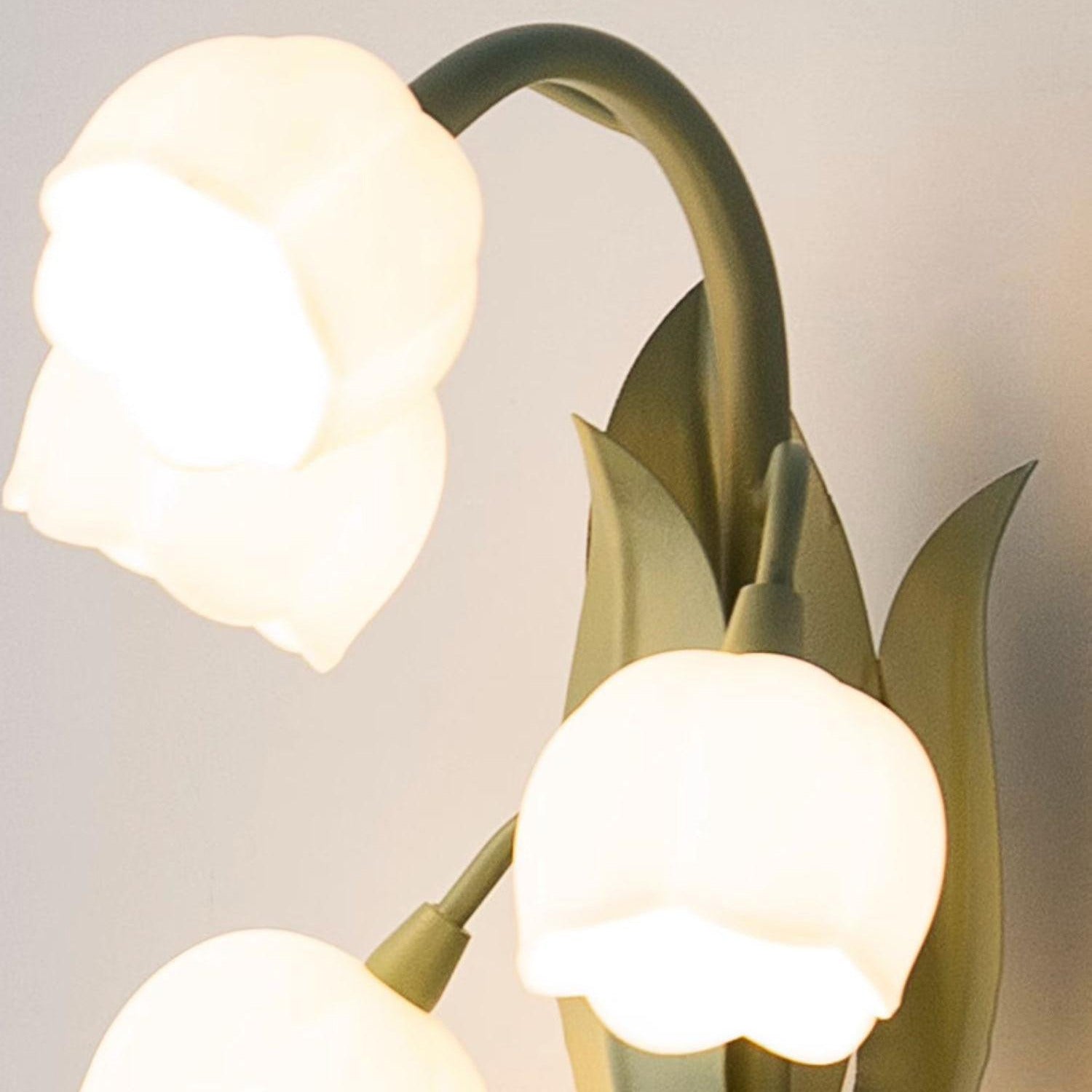 Modern Floral Wall Light – Botanical Design with Soft Natural Lighting