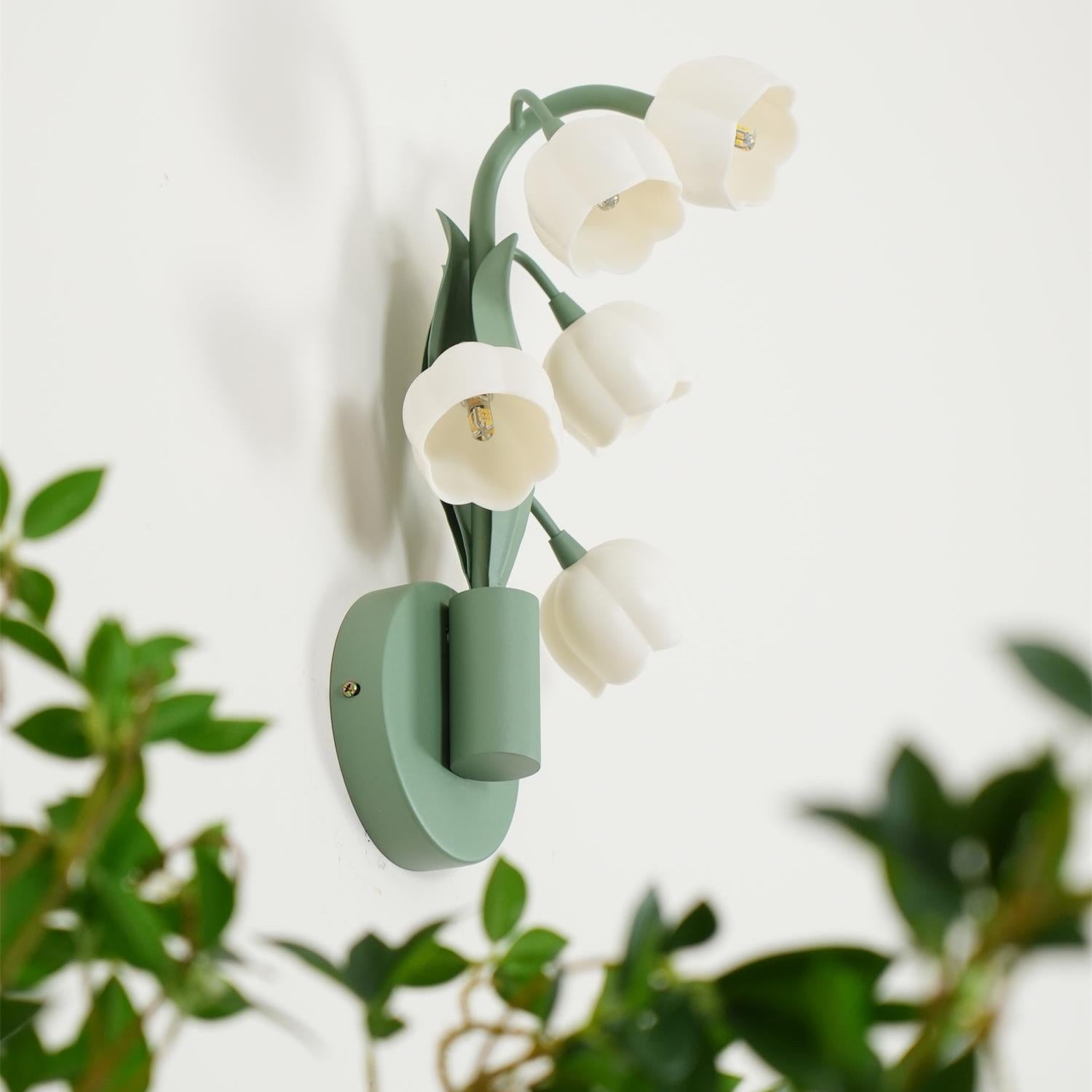 Modern Floral Wall Light – Botanical Design with Soft Natural Lighting