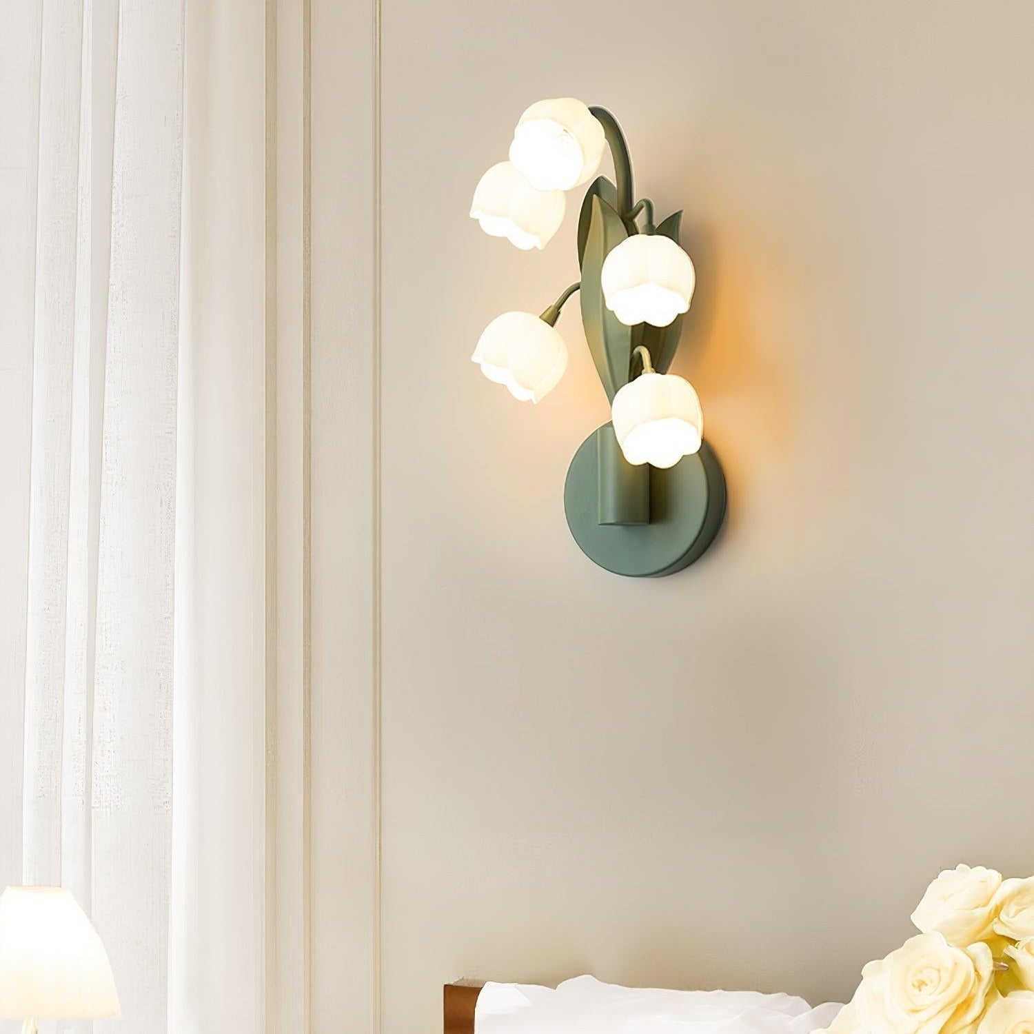 Modern Floral Wall Light – Botanical Design with Soft Natural Lighting