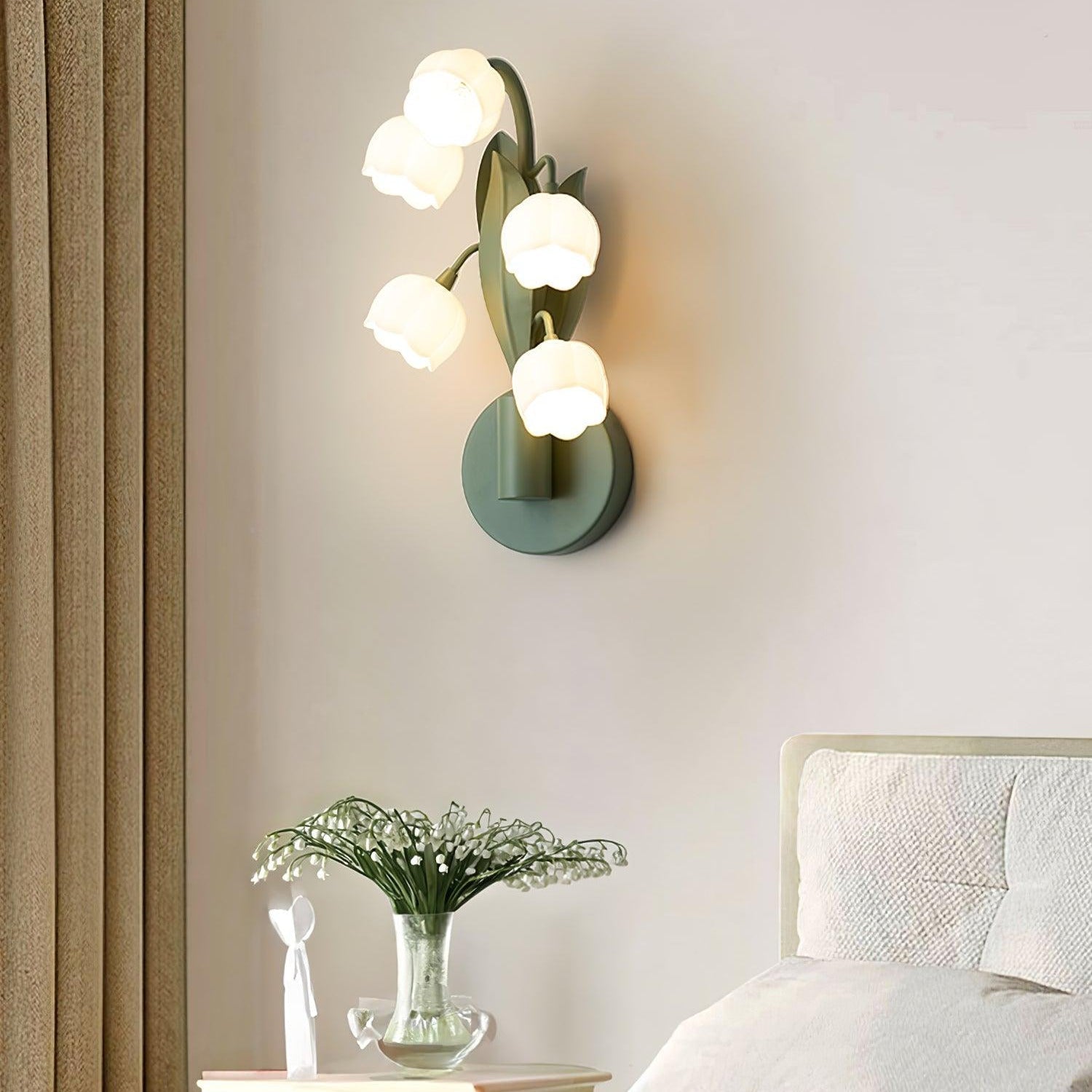 Modern Floral Wall Light – Botanical Design with Soft Natural Lighting