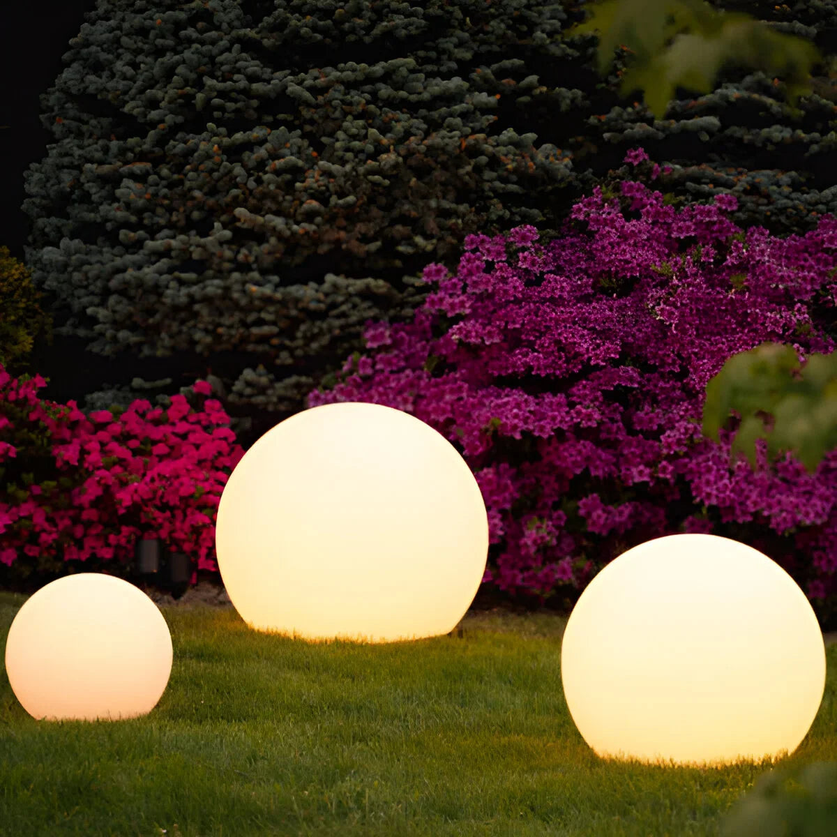 LumiGlobe Outdoor Globe Light – Weatherproof & Stylish