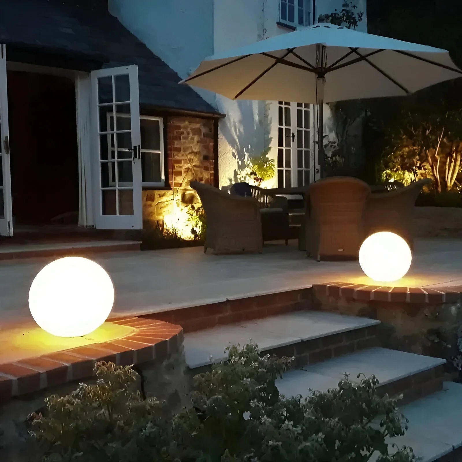 LumiGlobe Outdoor Globe Light – Weatherproof & Stylish