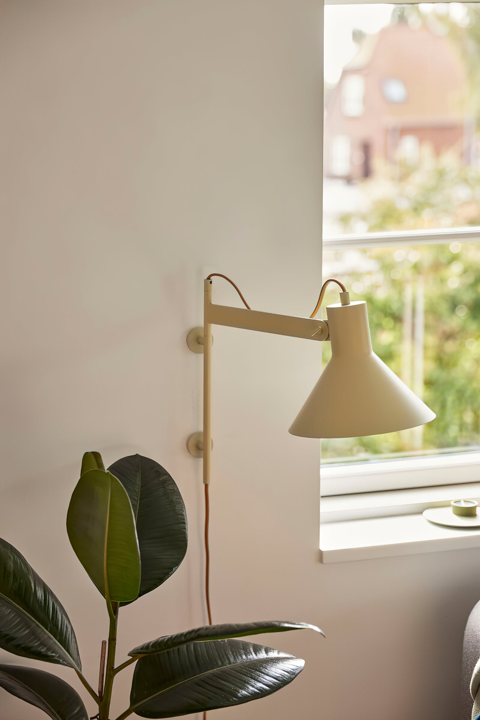 Aluminum Plug-in Wall Lamp – Sleek Design with E26/E27 Socket