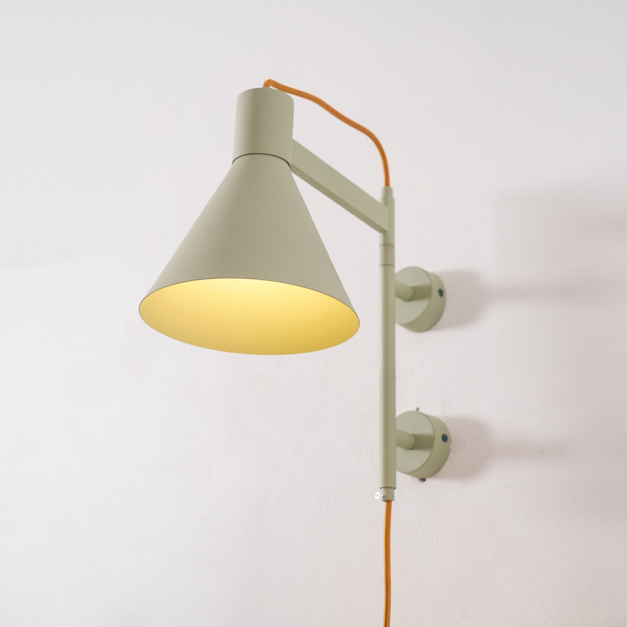 Aluminum Plug-in Wall Lamp – Sleek Design with E26/E27 Socket